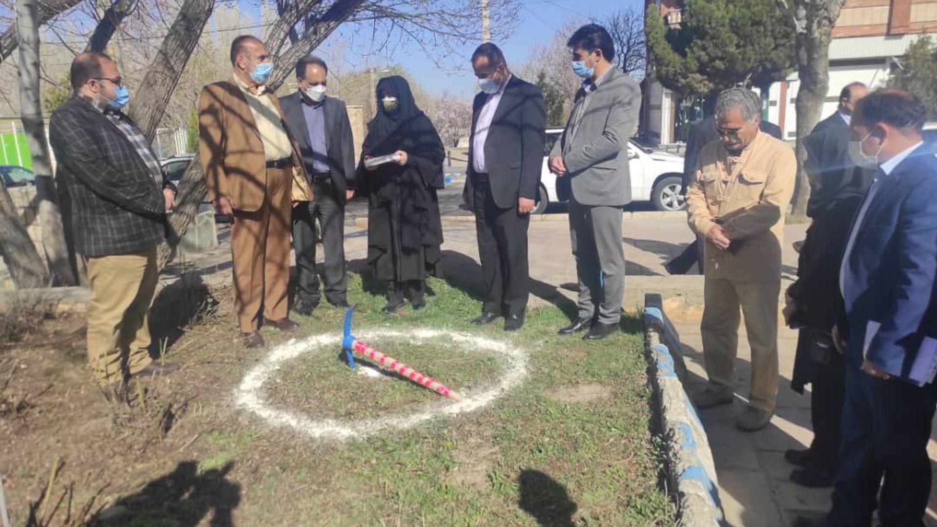 کلنگ احداث غرفه‌های دایمی صنایع دستی شهرستان تفرش در پارک حکیم نظامی به زمین خورد