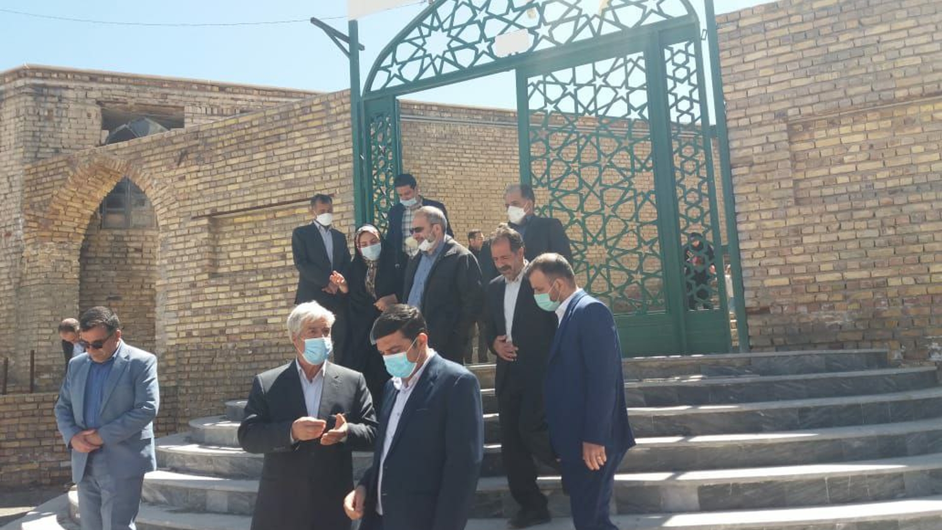 بازدید جناب آقای مخلص الائمه استاندار  استان مرکزی، مهندس هادی فرماندار شهرستان اراک از سطح روستا، منزل تاریخی امیرکبیر و امامزاده سید احمد روستای هزاوه