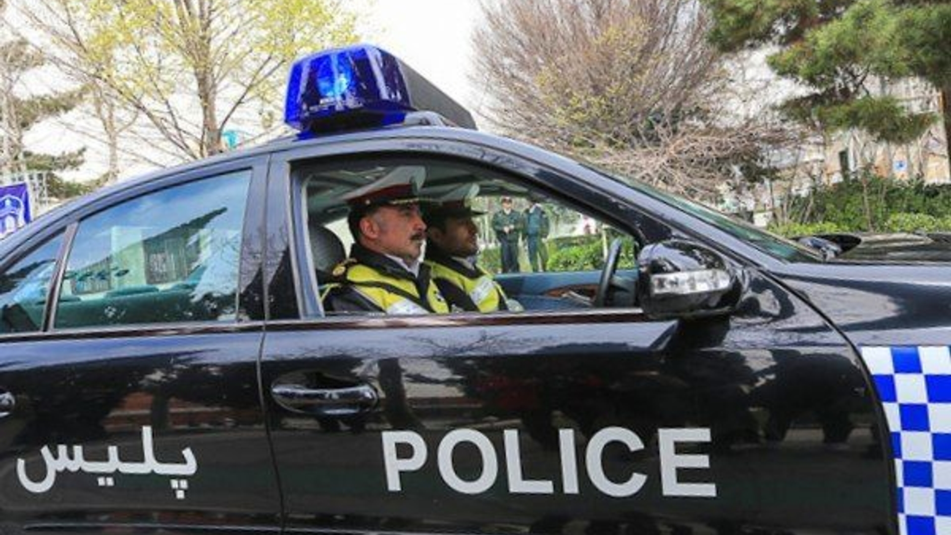 استاندار مرکزی: پلیس راه از تمامی امکانات برای کنترل جاده‌ها استفاده کند