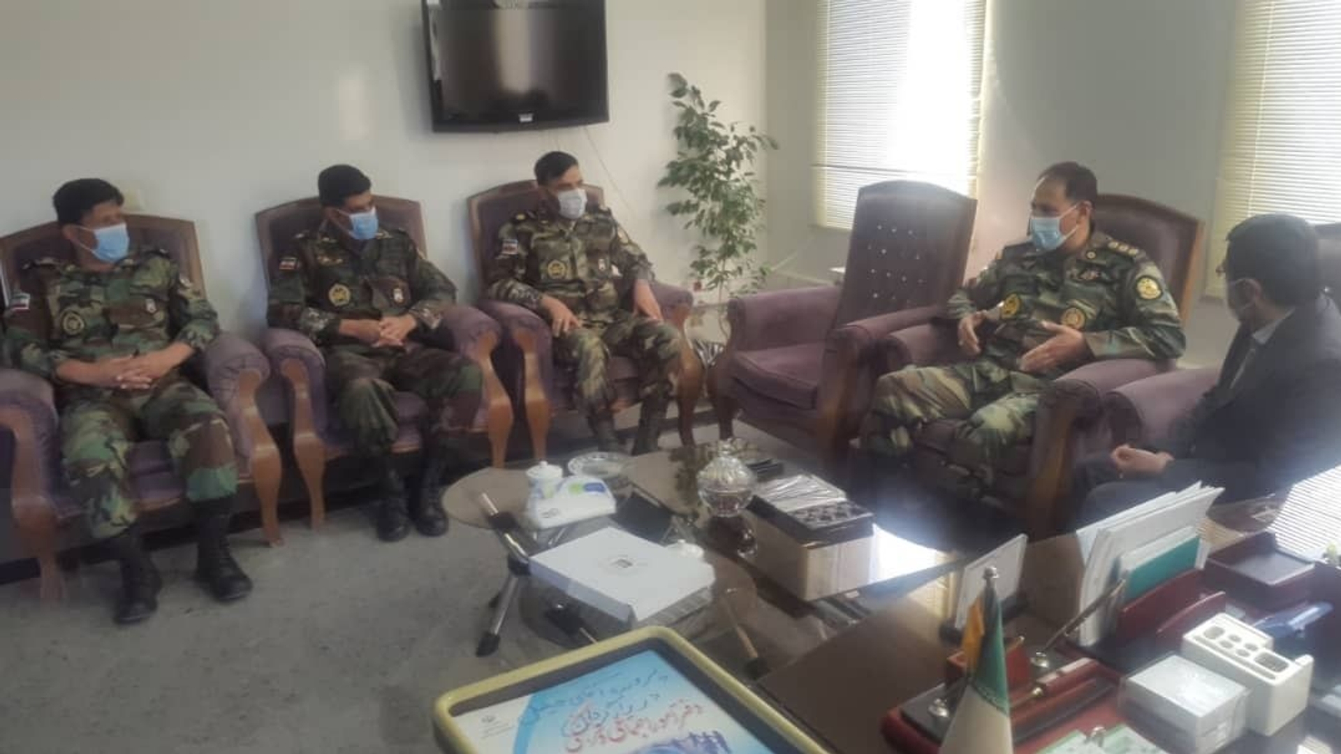 دیدارفرماندهی نیروی زمینی ارتش مستقر در شهرستان خنداب با گازری فرماندار