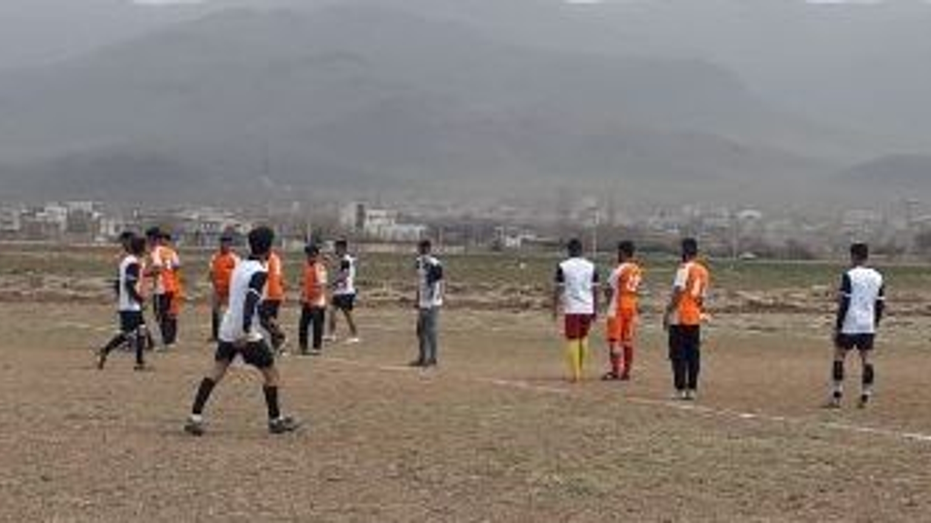 بازدید فرماندار از مسابقات جام نوروزی در شهرخنداب