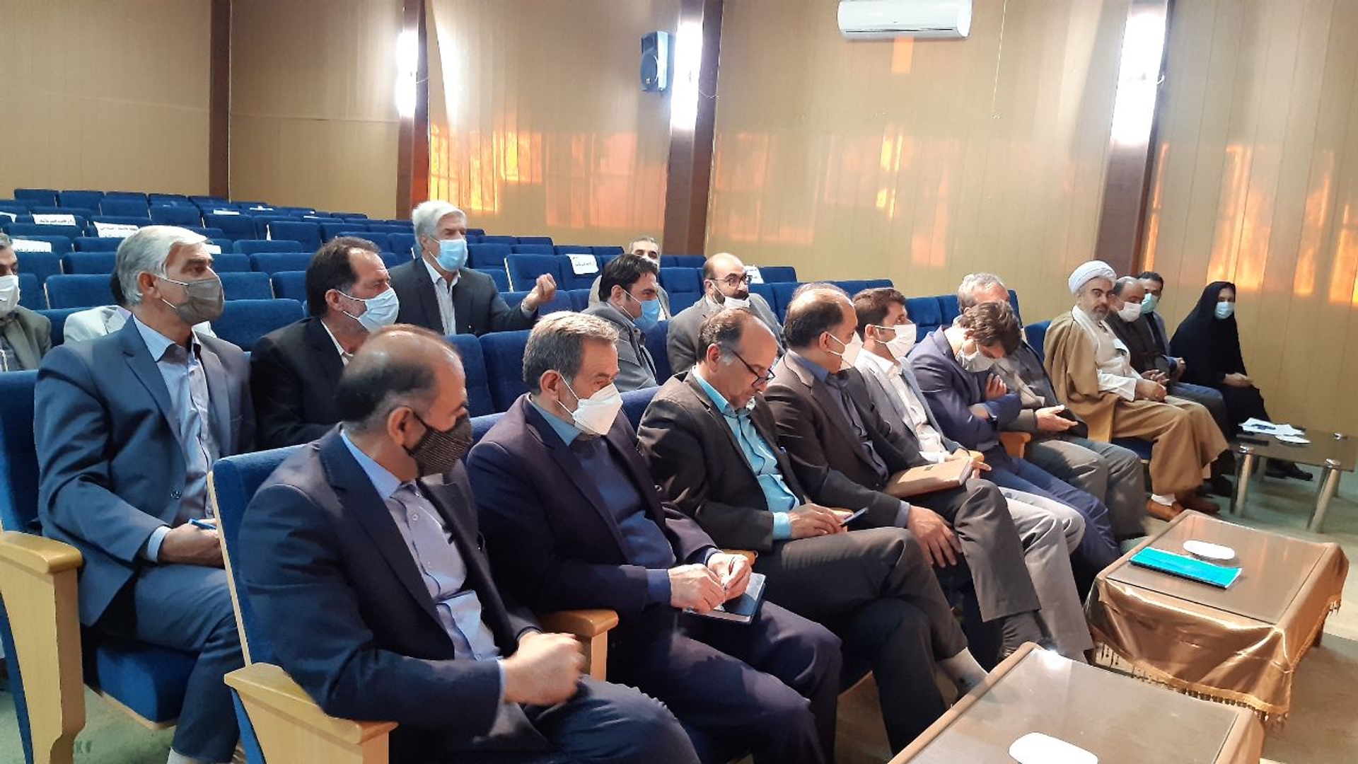 بمنطور پیگیری و رفع مشکلات روستای هزاوه نشستی به ریاست مهندس هادی فرماندار شهرستان اراک ومدیران دستگاه‌های اجرایی برگزار شد