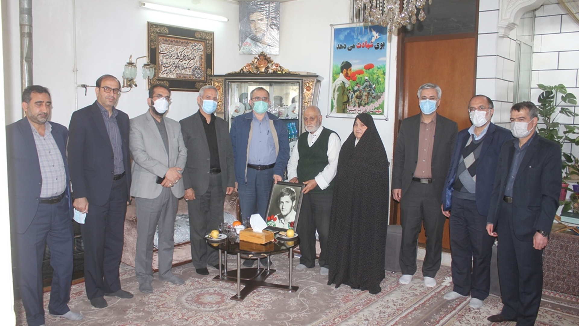 استاندار با خانواده شهید سید علی میر حسینی دیدار کرد