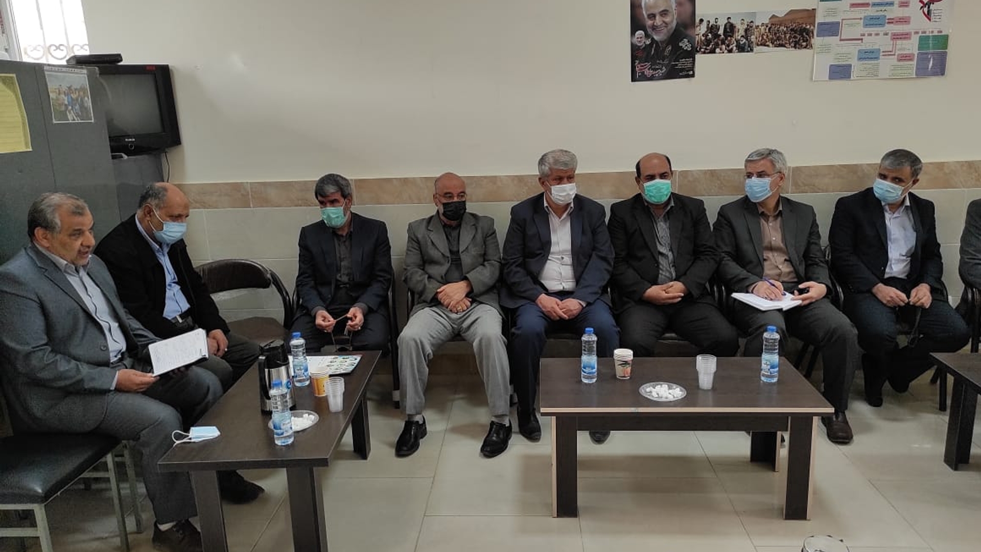 نشست سرپرست فرمانداری با پیشکسوتان جهاد و شهادت شهرستان خمین برگزار شد