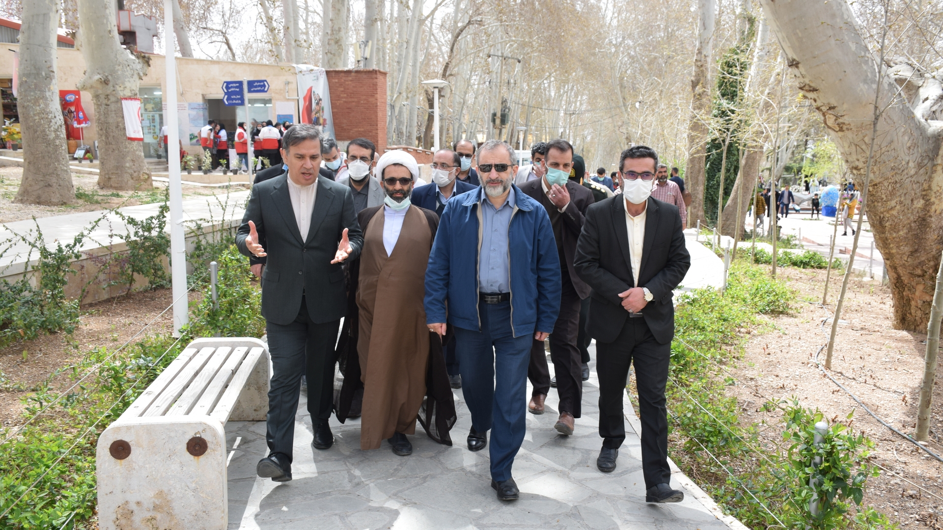 بازدید دکتر مخلص الائمه استاندار مرکزی از ایستگاه خدمات سفر جمعیت هلال احمر محلات در بوستان سرچشمه