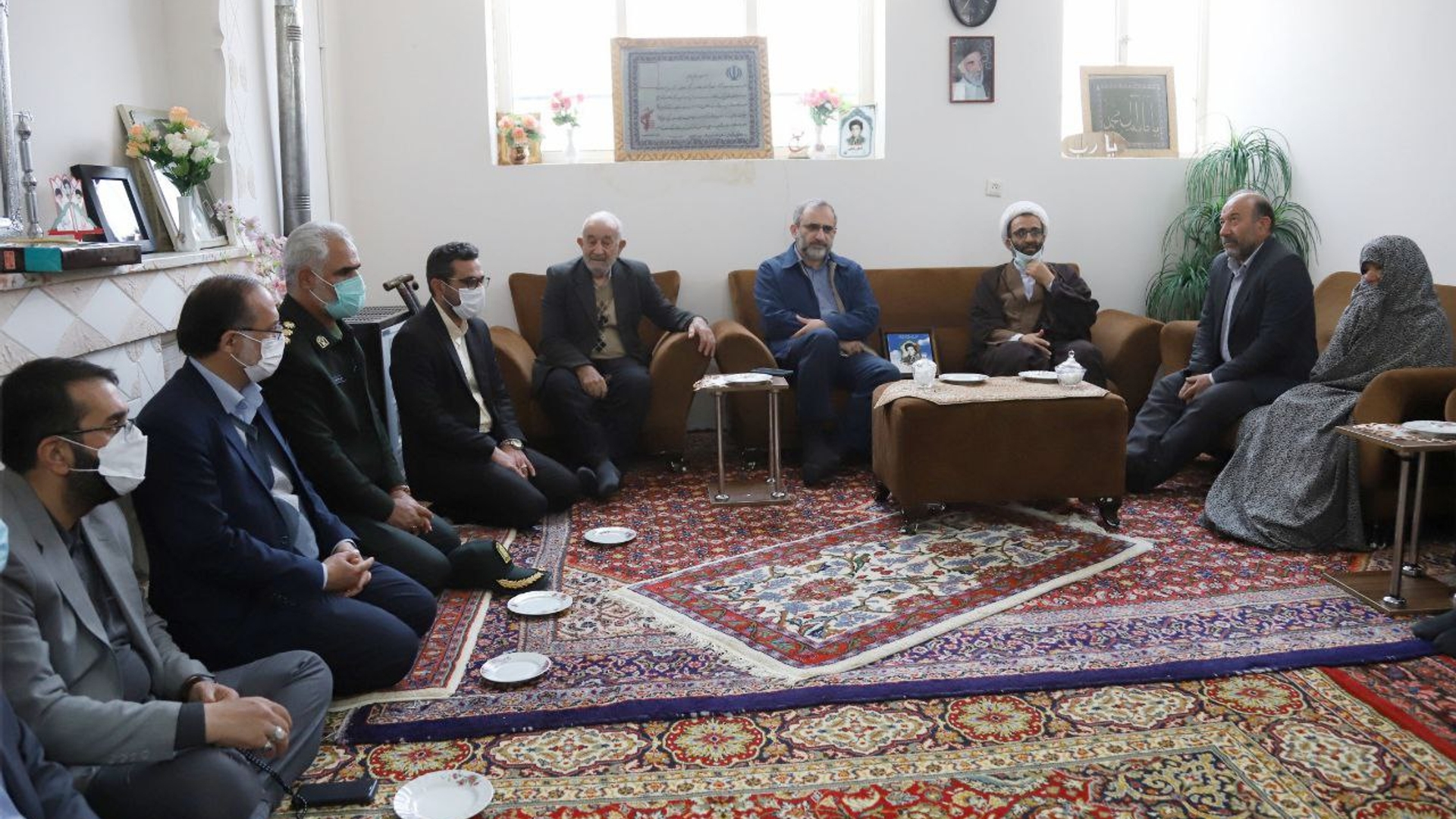 دیدار استاندار مرکزی، معاون توسعه مدیریت و منابع استانداری با خانواده شهید اصغر رضایی و آزاده سرافراز حسین رضایی