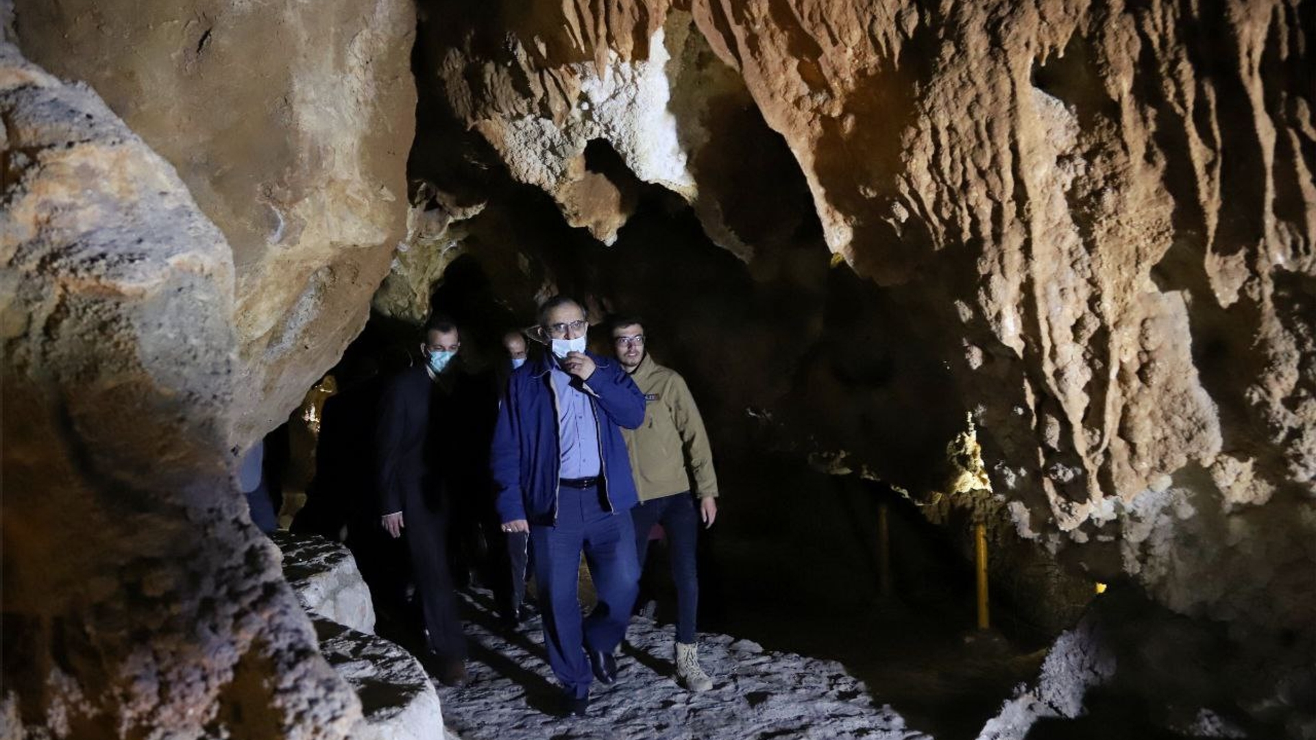 بازدید از بازار  و موزه شهاب‌سنگ نراق و غار نخجیر شهرستان دلیجان