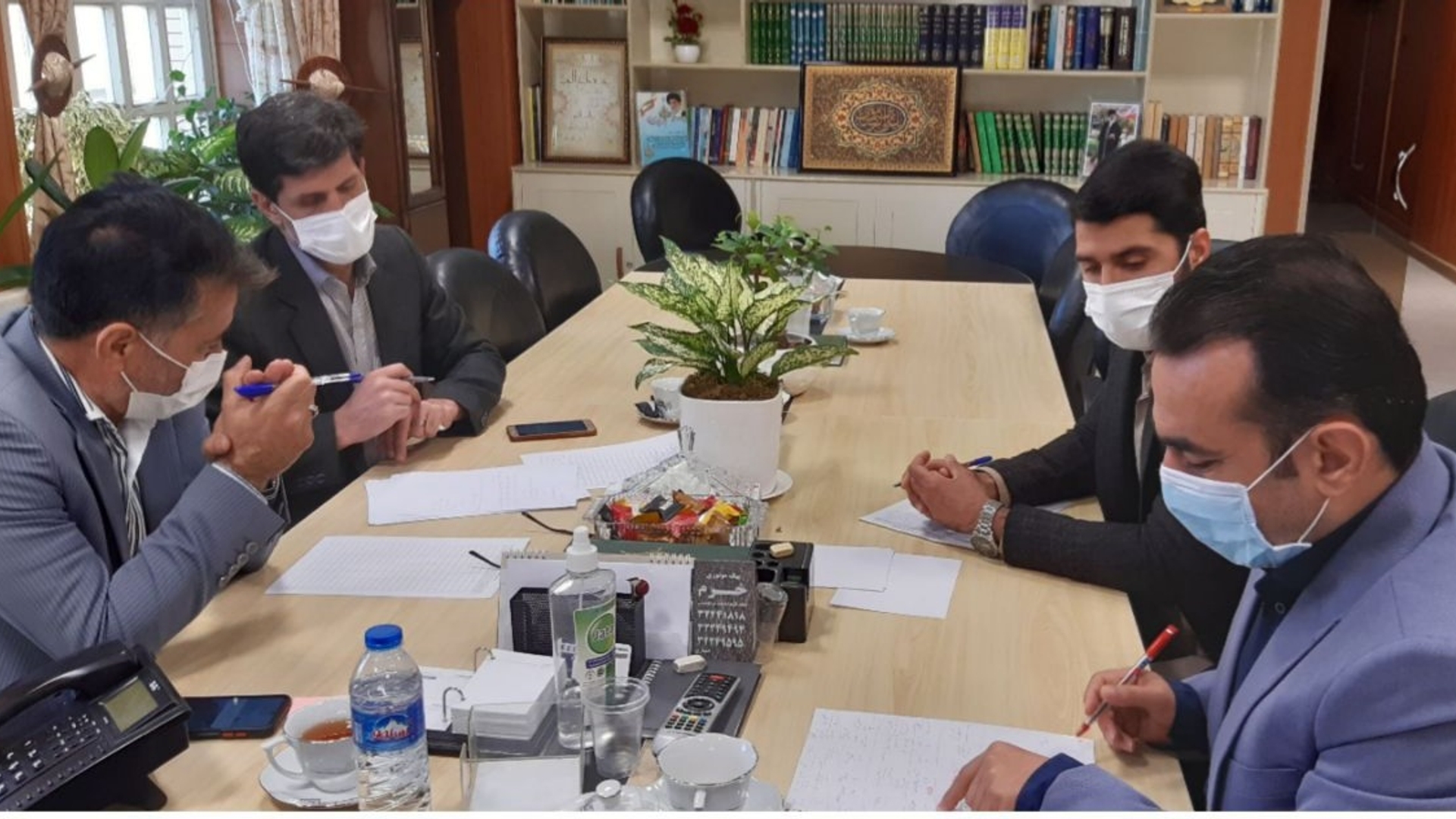 نشست هم‌اندیشی فرماندار شهرستان اراک،معاون امور عمرانی فرماندار وبخشداران با روسای شوراهای اسلامی و دهیاران با عنوان هزینه کرد اعتبارات برگزار شد