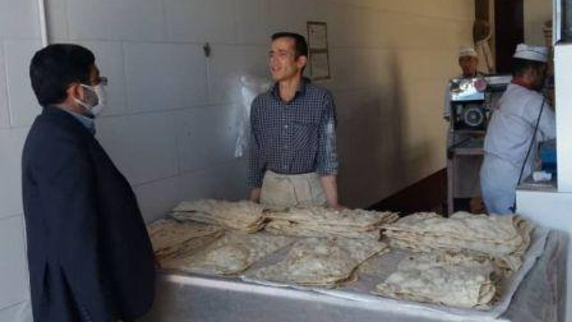 بازدید سرزده فرماندار از برخی واحدهای نانوایی