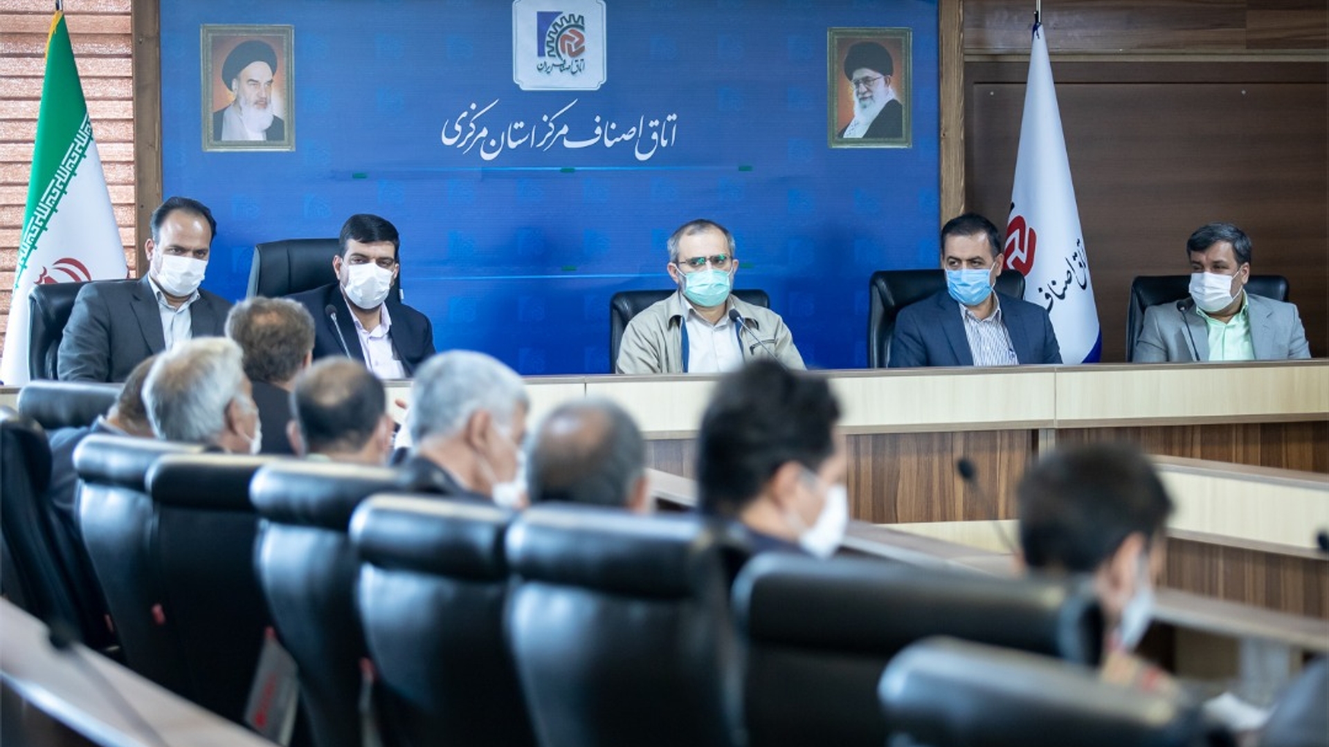 بررسی مشکلات نانوایان در دیدار خبازان با استاندار، معاون هماهنگی امور اقتصادی استانداری، فرماندار اراک و مدیران مربوطه