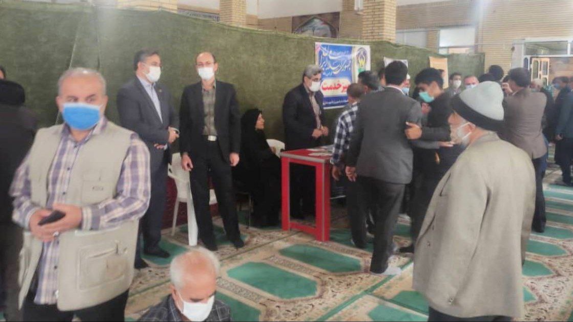 میز خدمت ادارات در مراسم نماز جمعه شهرستان