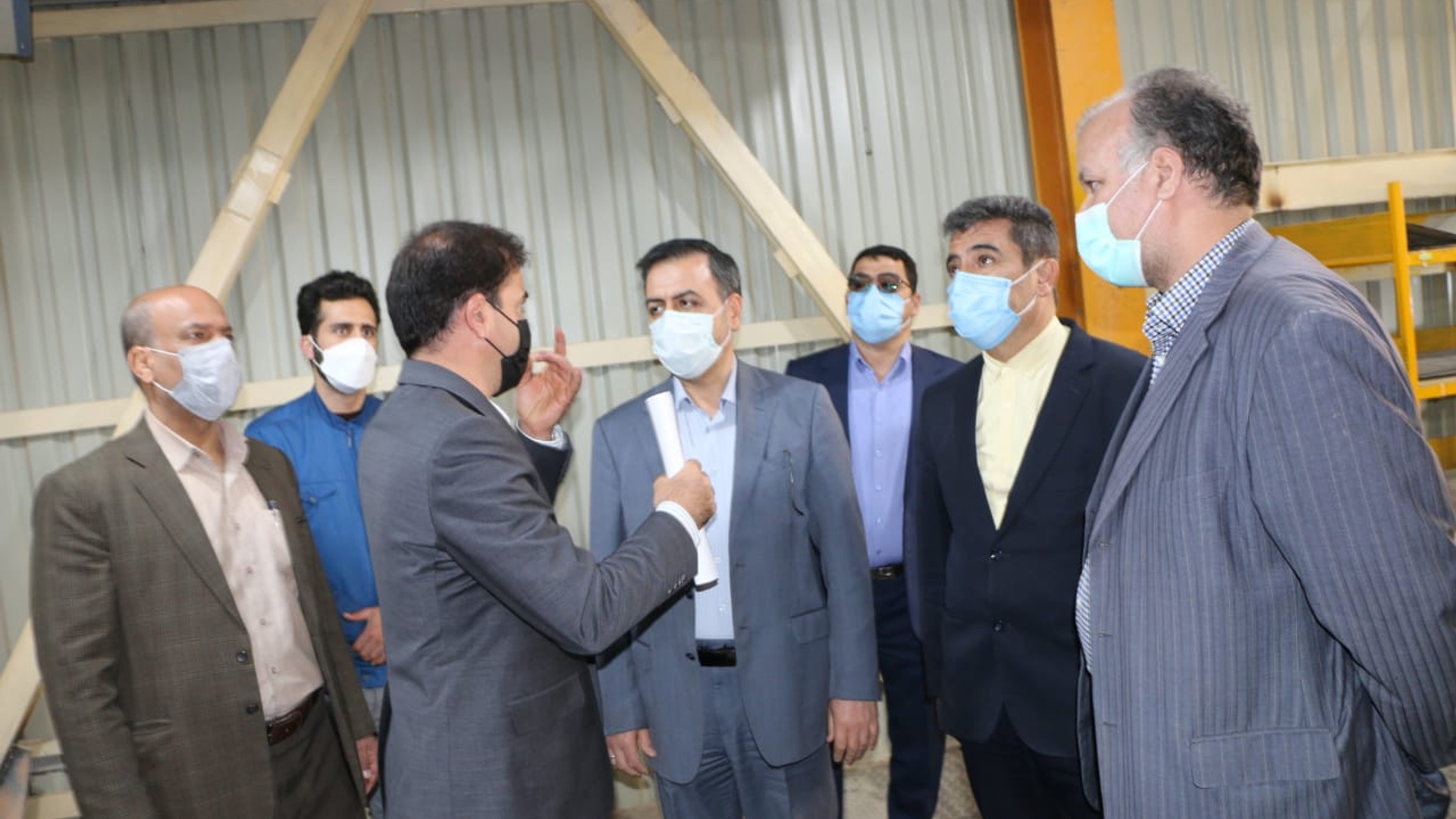 بازدید سرپرست معاونت هماهنگی امور اقتصادی استانداری و فرماندار شهرستان شازند از پروژه در حال احداث پرورش ماهی آقای باقری در منطقه عباس آباد شهر شازند و همچنین از کارخانه تولید خوراک دام و طیورلجور آقای خاکی در بخش زالیان