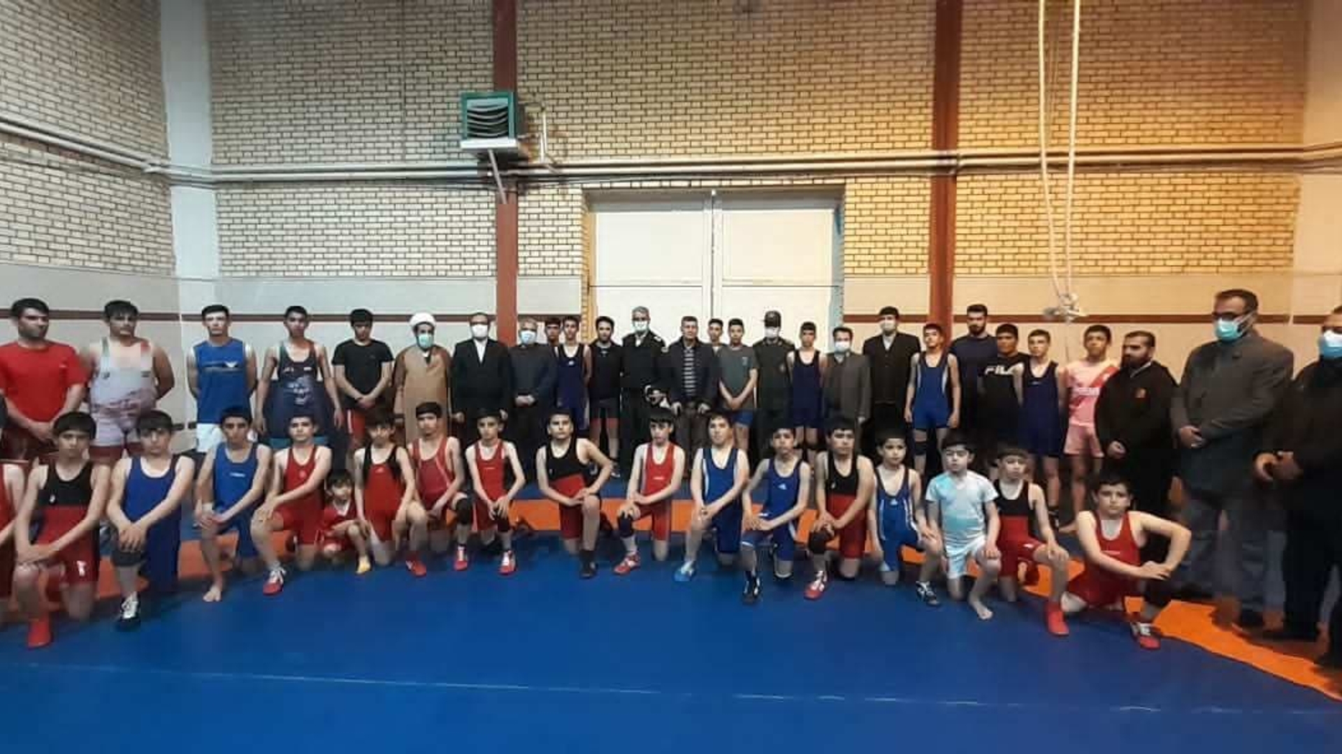 بازدید و سرکشی ابراهیم رستمی فرماندار شهرستان به اتفاق امام جمعه و جمعی از مدیران شهرستان و بخش میلاجرد از سالن کشتی آزاد خسروبیگ