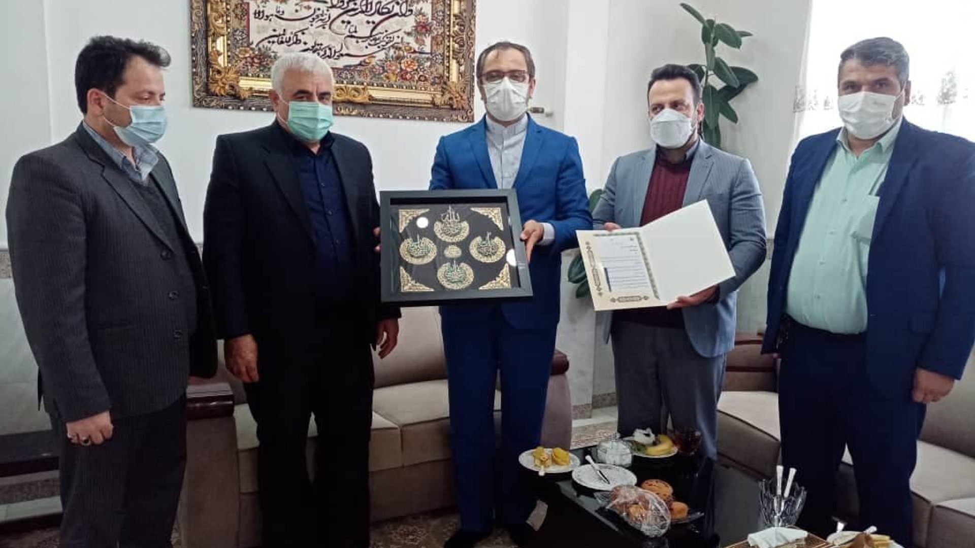 تقدیر از خدمات و سه دهه فعالیت جانباز ایثارگر و پیشکسوت کمیته امداد امام خمینی(ره) شهرستان
🔸️🔸️🔸️