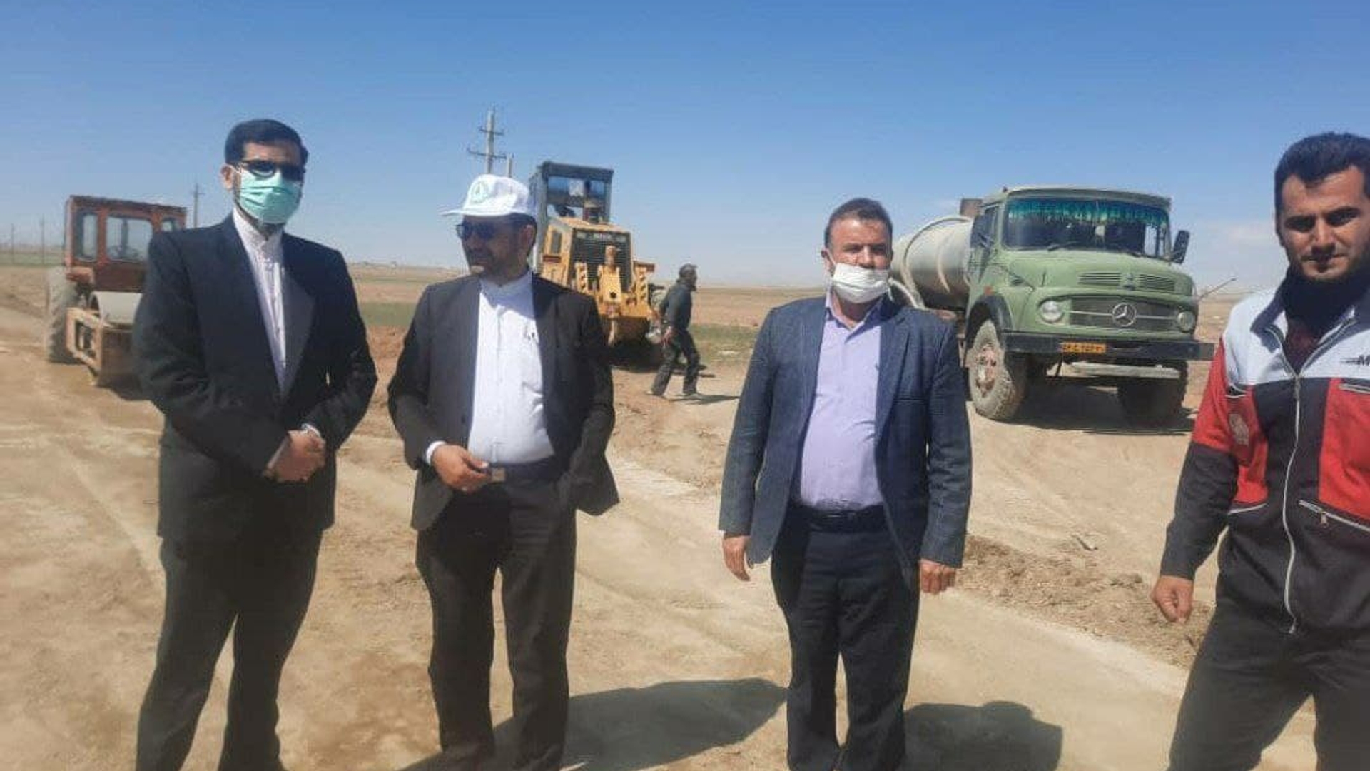 بازدید  فرماندار شهرستان کمیجان باتفاق بخشدار میلاجرد ورئیس راهداری وحمل ونقل جاده ای شهرستان از روند عملیات اجرایی زیر سازی محور روستایی سلوکلو