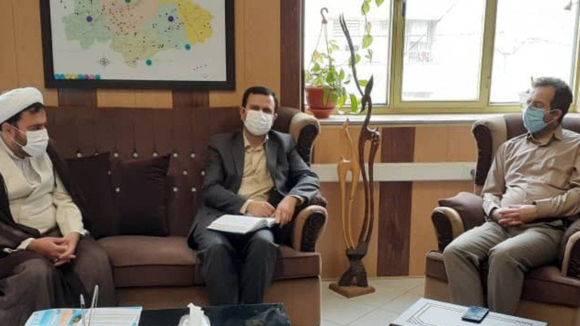 نشست مسئول کانون مساجد استان با مدیر کل دفتر