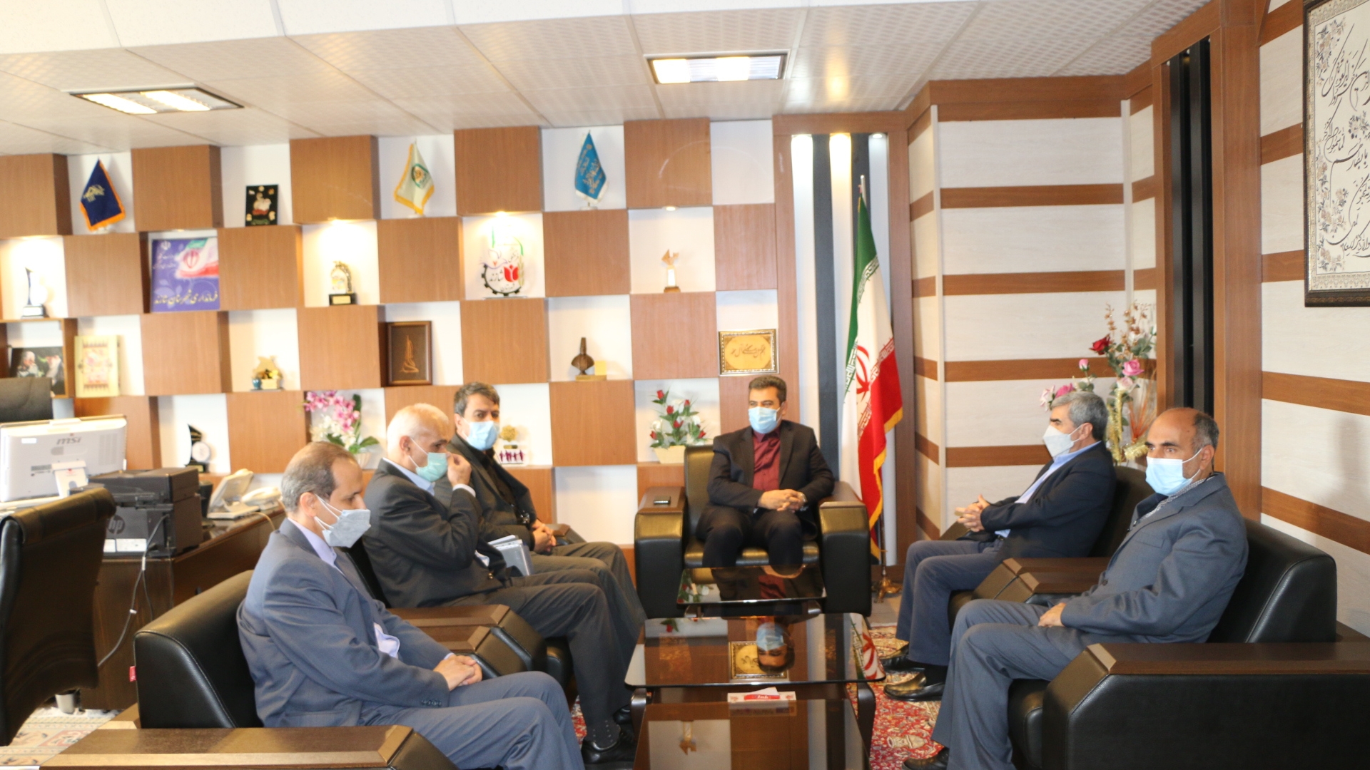 دیدار و نشست  مدیرعامل شرکت پتروشیمی شازند با دکتر رمضانی فرماندار شهرستان شارند