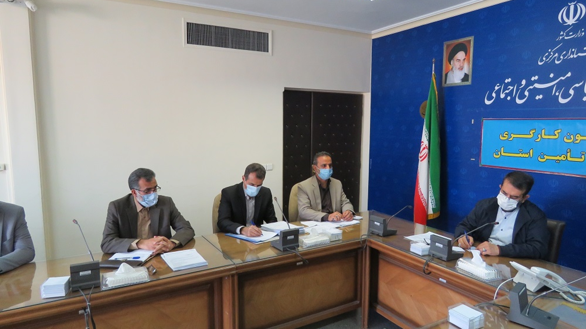 جلسه كميسيون كارگري استان مركزي در روز سه شنبه مورخ 1401-01-23به رياست نظری سرپرست معاونت سياسي ، امنيتي و اجتماعي  و با حضور آذری مدیرکل سیاسی ، انتخابات و تقسیمات کشوری و مديران و مسئولين مربوطه برگزار شد.