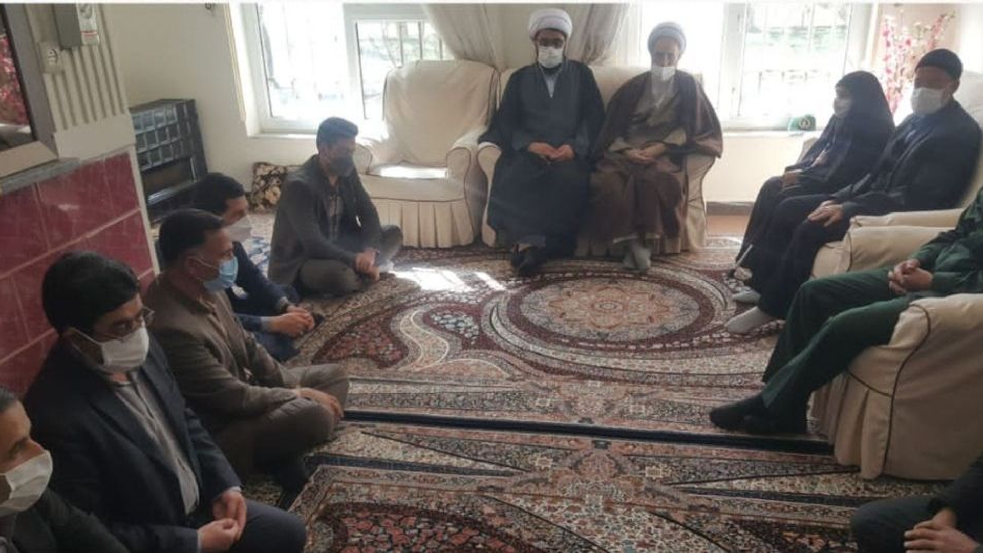 دیدار فرماندارشهرستان خنداب با خانواده های معظم شهیدان علی قربان اسدی و حمید اسدی از شهدای فرهنگی شهرستان در روستای آقداش