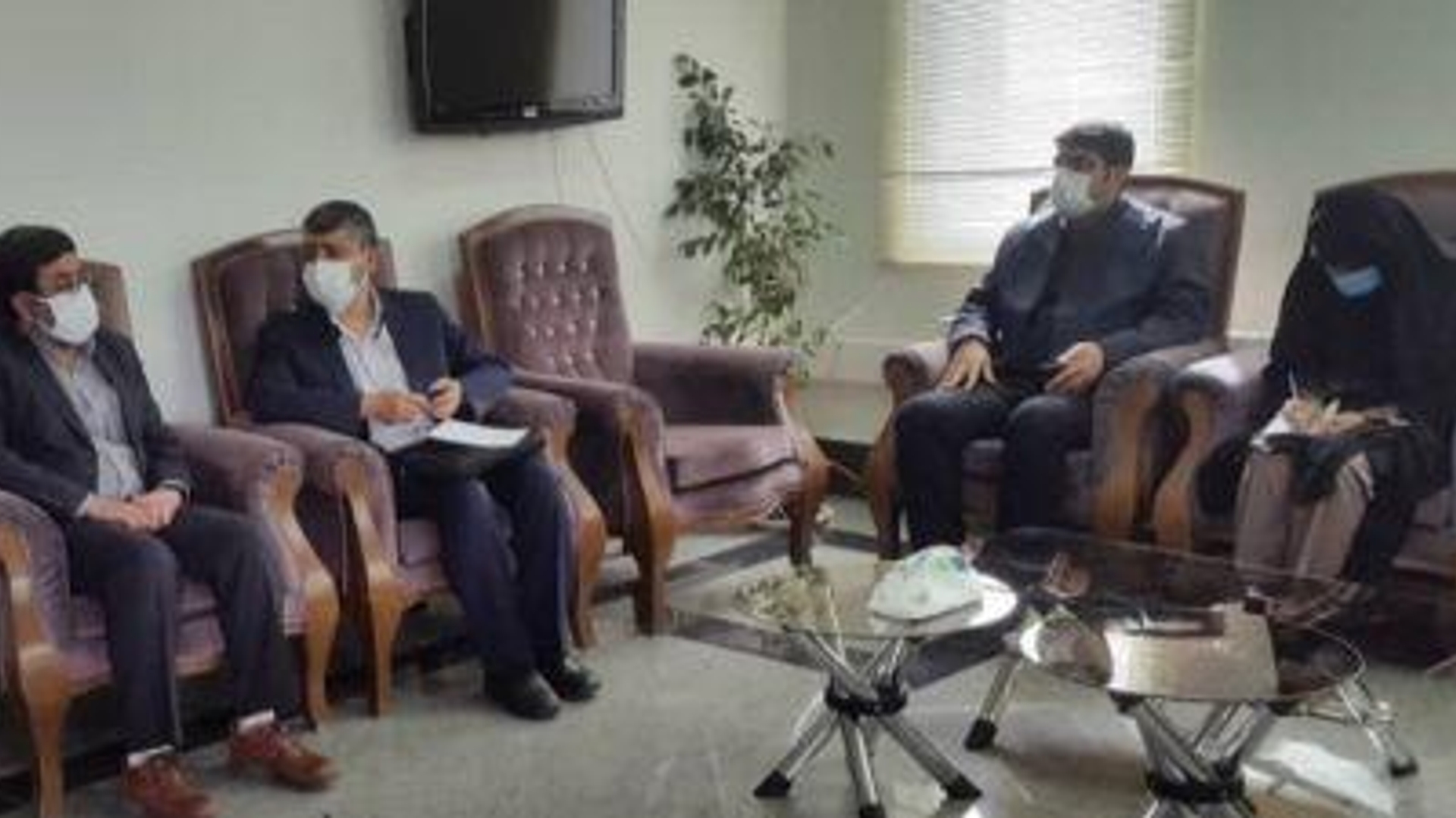 نشست گازری سرپرست فرمانداری شهرستان خنداب با روسای دانشگاه اراک ، بنیاد نخبگان ، پارک علم و فناوری  در راستای تحقق شعار سال