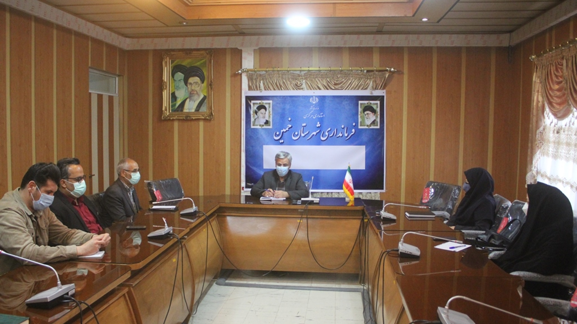 نشست سرپرست فرمانداری با اصحاب رسانه و مطبوعات شهرستان خمین برگزار شد