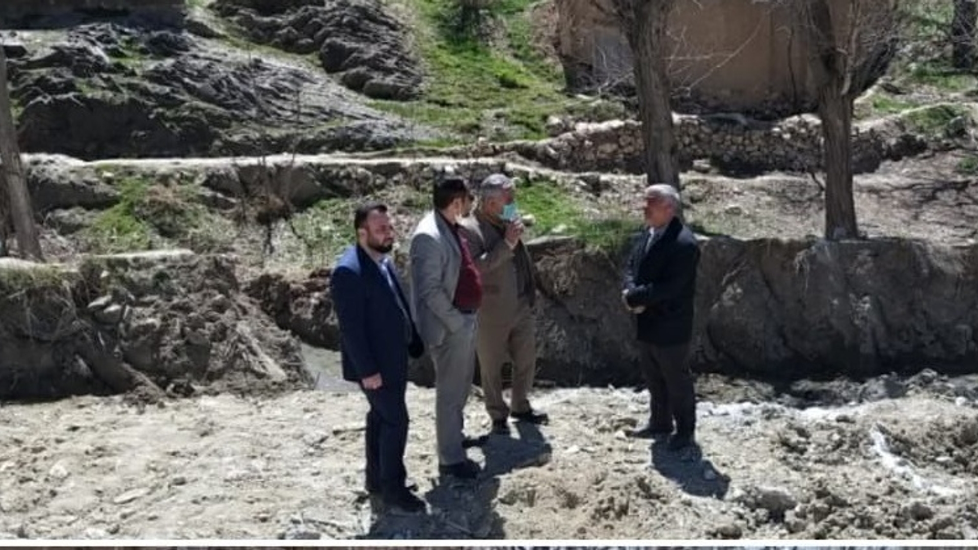 بازدید میدانی فرماندار از پروژه استخر کشاورزی در حال ساخت روستای ولازجرد