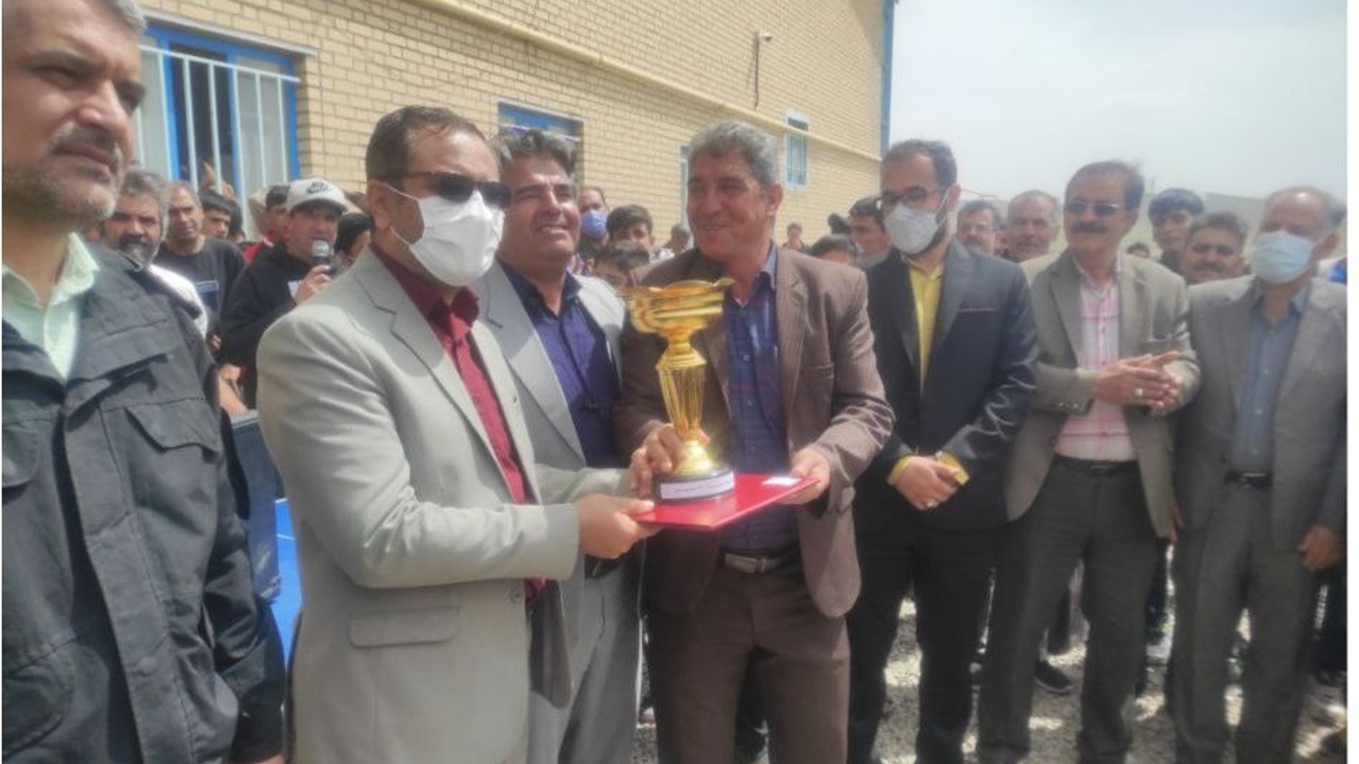 تقدیر از عوامل اجرایی و تیم های برتر جام نوروزی فوتبال با حضور فرماندار کمیجان