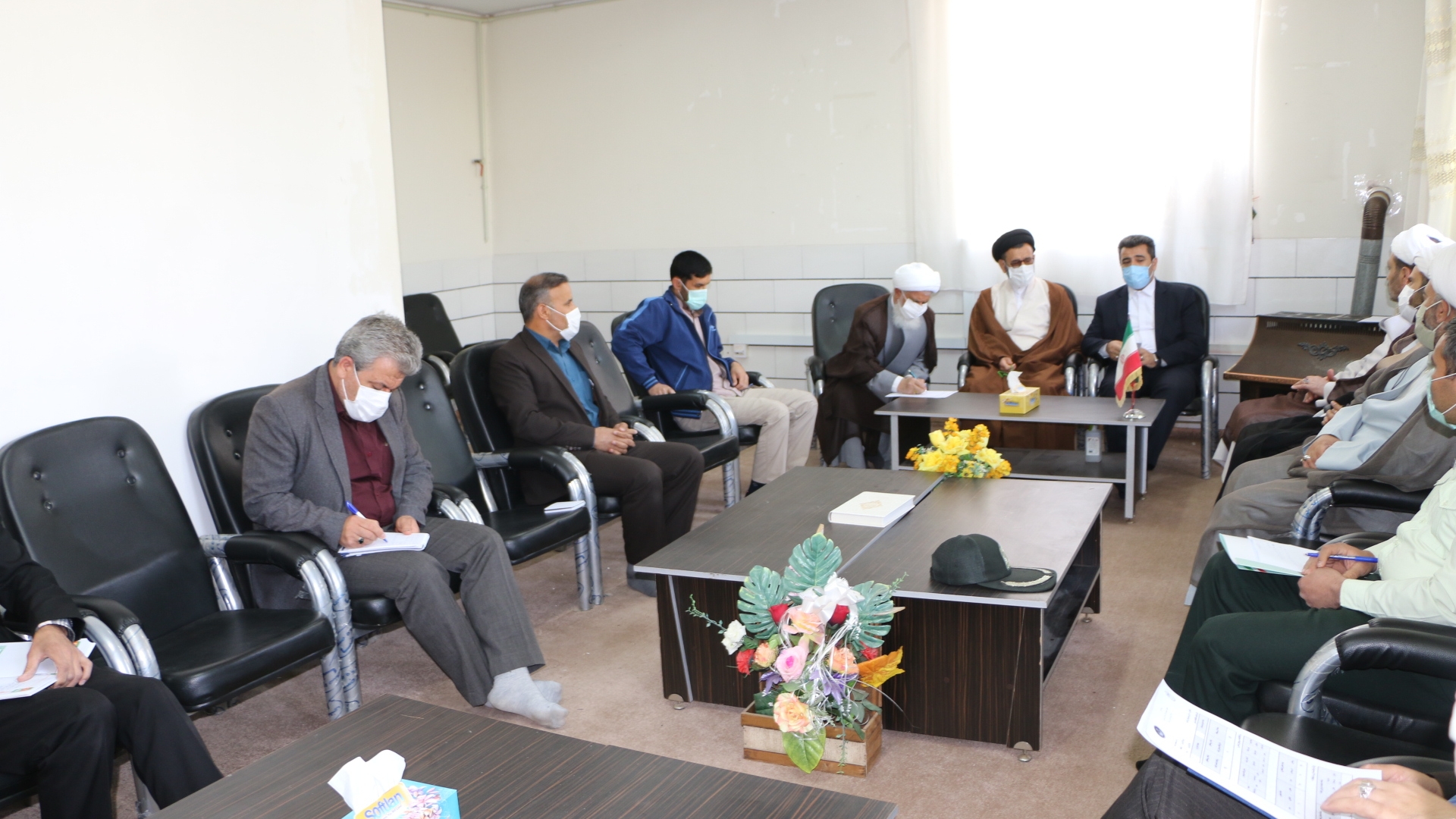 اولین جلسه شورای زکات شهرستان شازند با حضور دکتر رمضانی فرماندارشهرستان شازند و ائمه محترم جمعه شهرهای شازند، مهاجران و هندودر برگزارشد.