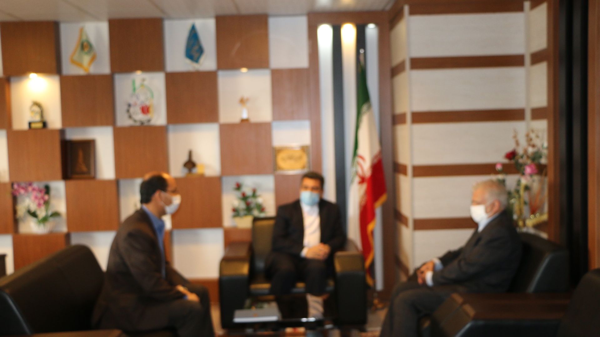 دیدارو نشست مدیرعامل شرکت رنگ سازی روناس با دکتر رمضانی فرماندار شهرستان شازند