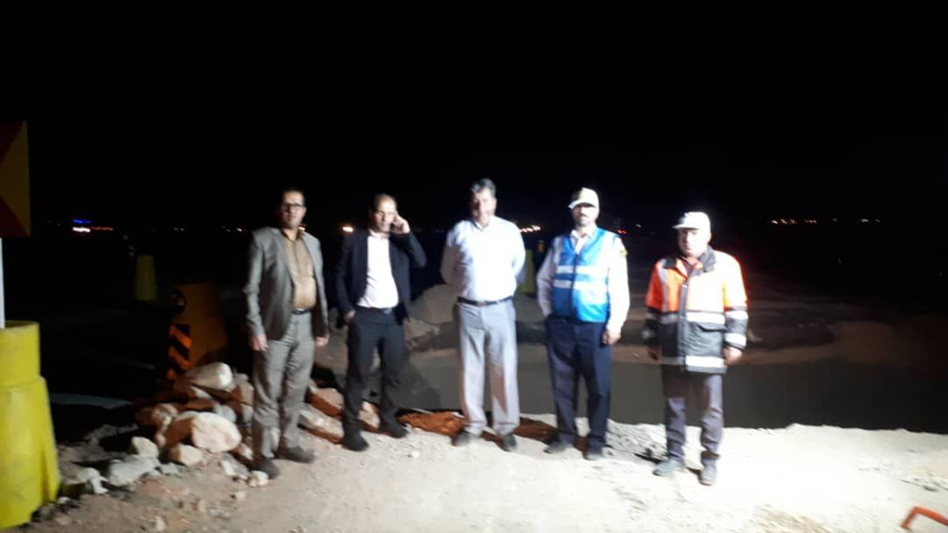 بازدید شامگاهی فرماندار از عملیات عمرانی ترمیم و احداث پل محور دلیجان - سلفچگان