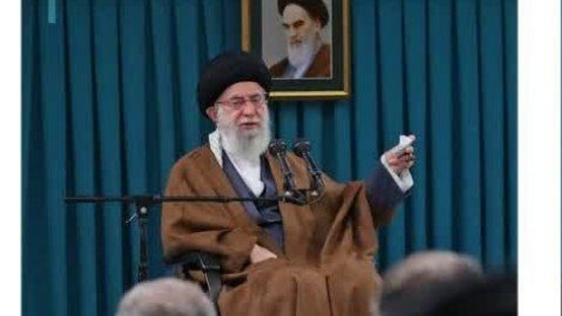 ناامید کردن مردم جفای به انقلاب است