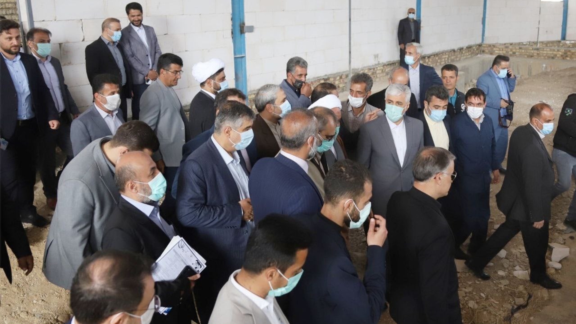 بازدید وزیر ورزش و جوانان از پروژه در حال ساخت استخر شهر آستانه