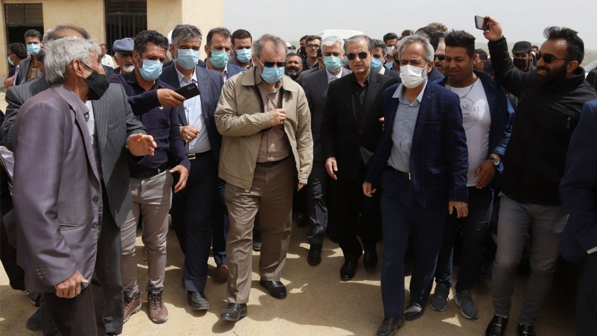 بازدید وزیر ورزش و جوانان از پروژه زمین چمن روستای مالمیر