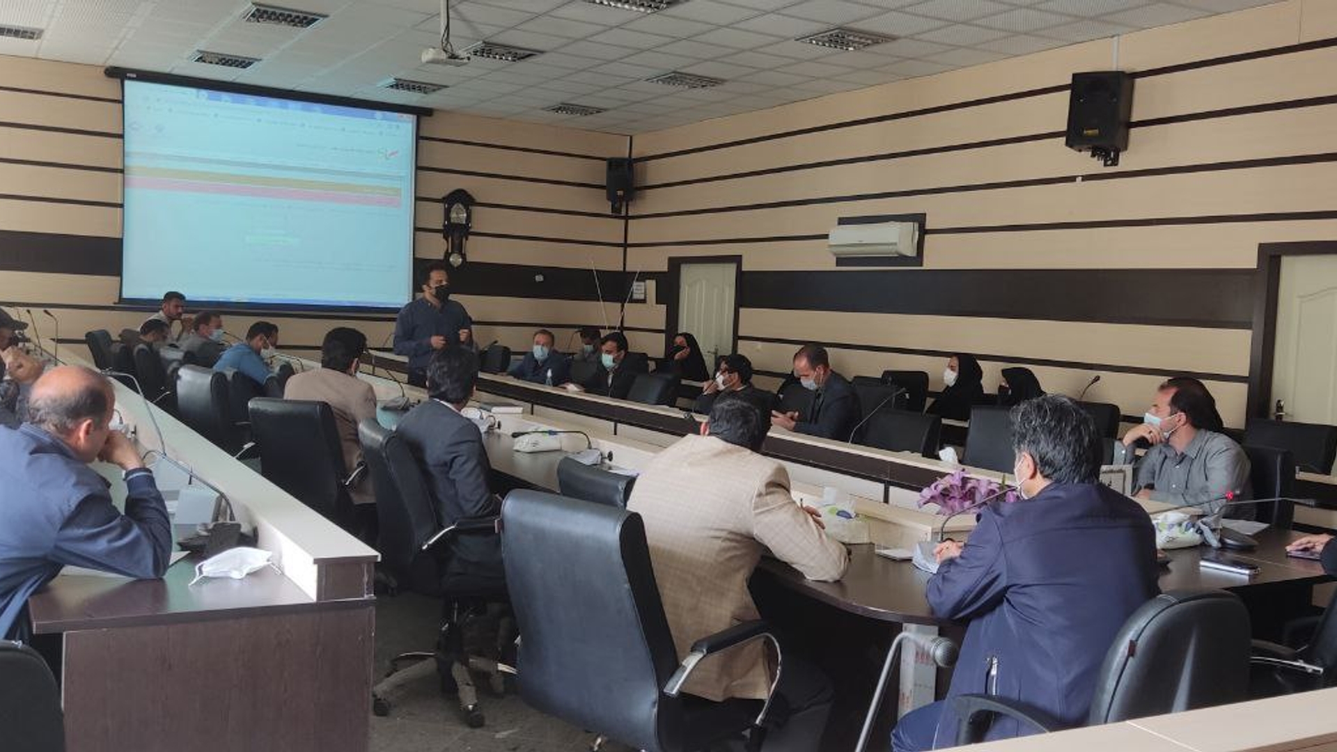 کلاس آموزشی نحوه استفاده از  سامانه ستاد ویژه دهیاری های بخش مرکزی خنداب