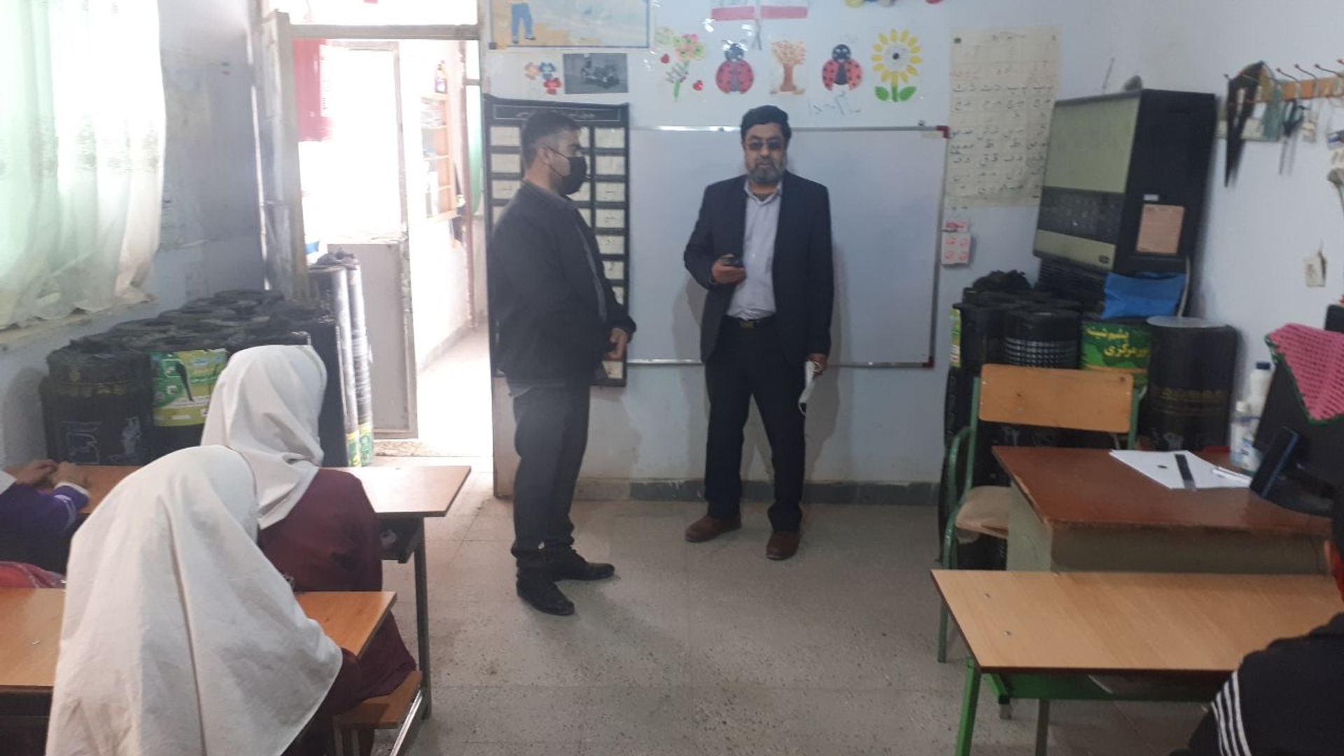 " بازدید  فرماندار از دبستان ابتدایی روستای سیردر "
