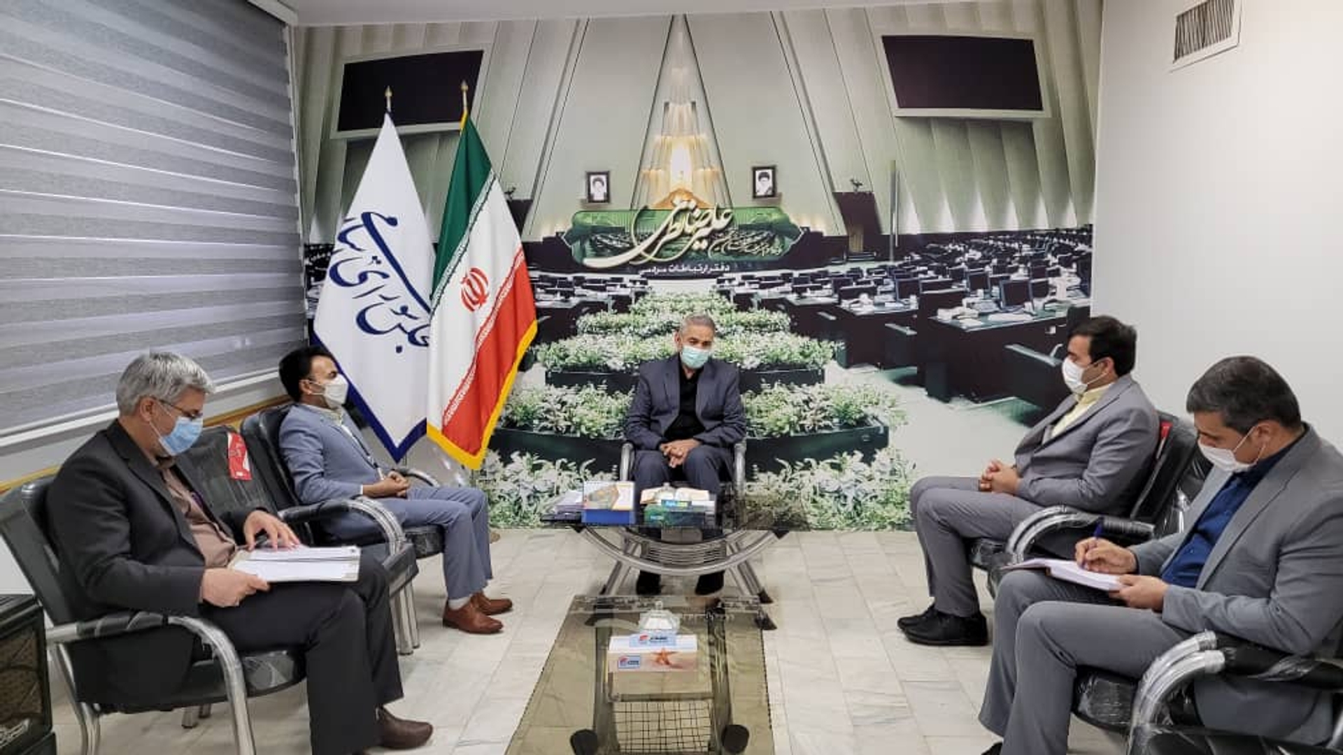 نشست سرپرست فرمانداری و نماینده مردم خمین در مجلس با مدیر کل تامین اجتماعی استان برگزار شد