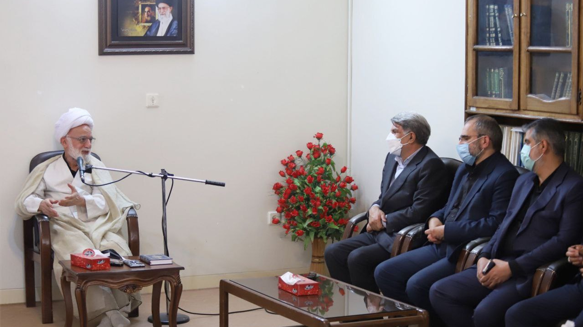 دیدار مسئولین استان و معاون مجلس، حقوقی و امور استان های سازمان برنامه و بودجه کشور با نماینده ولی فقیه در استان مرکزی و امام جمعه اراک