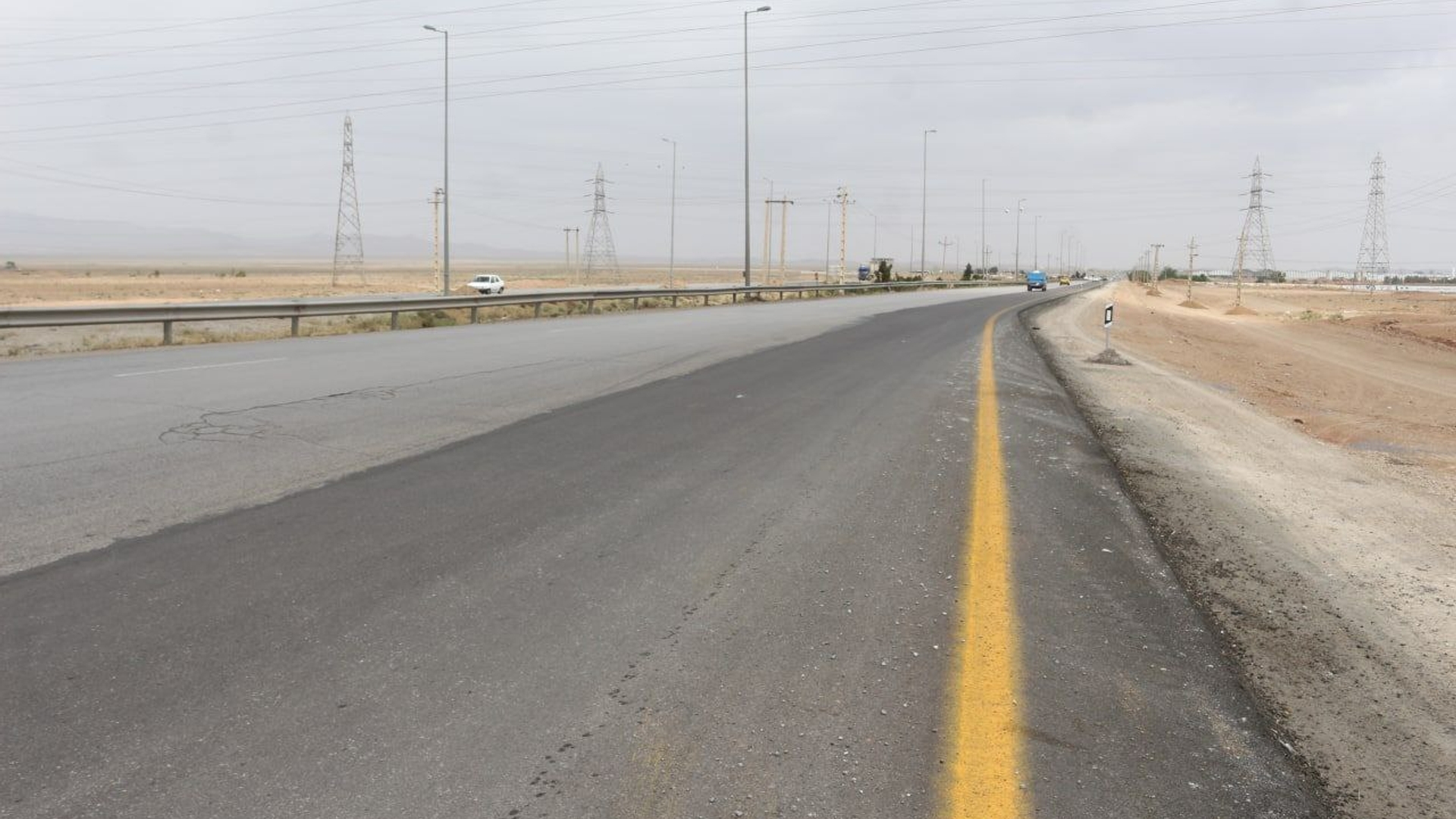 جاده ساوه به شهر صنعتی کاوه تعریض شد.