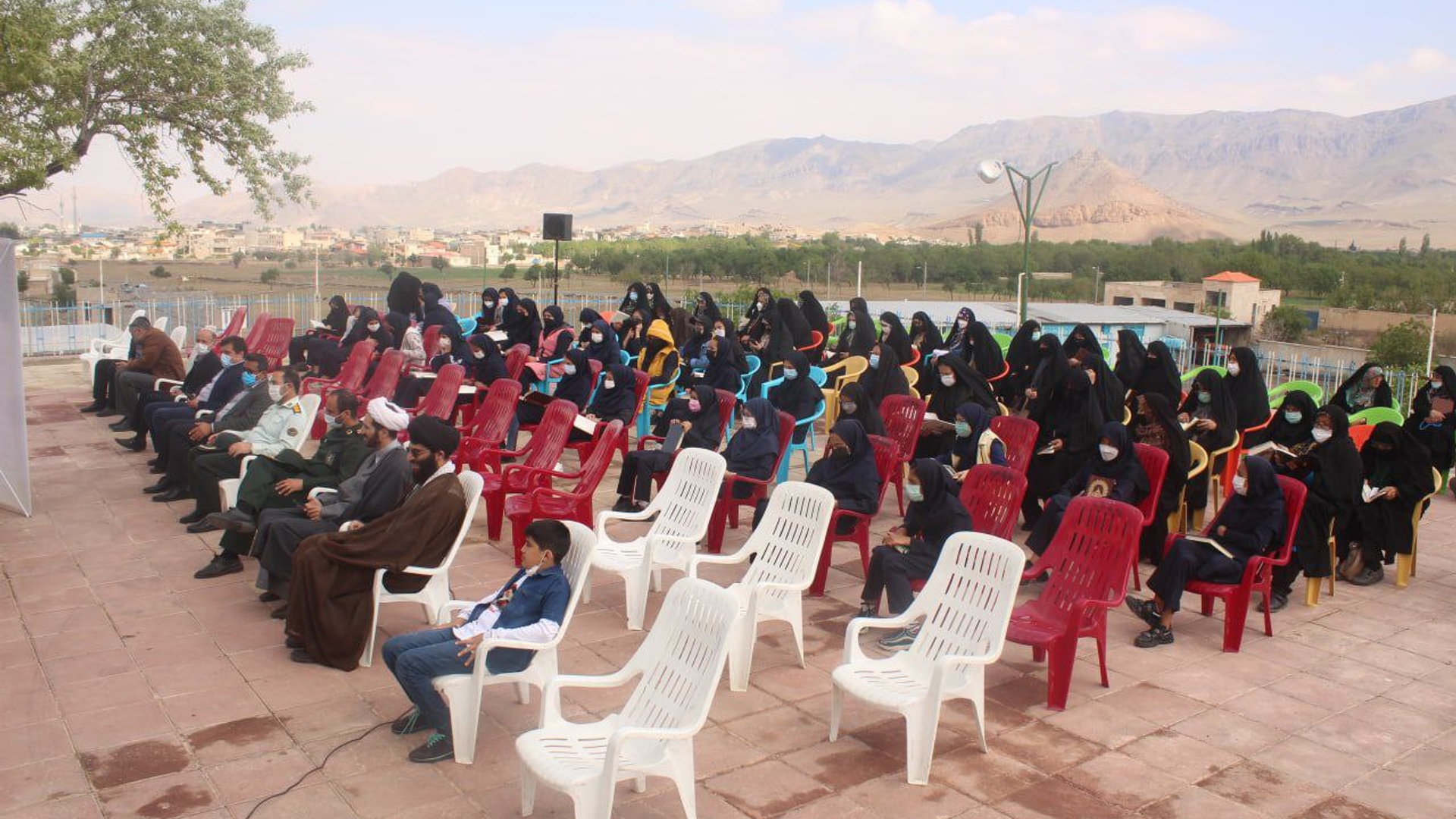 محفل انس با قرآن کریم در محل یادمان شهدای گمنام تفرش