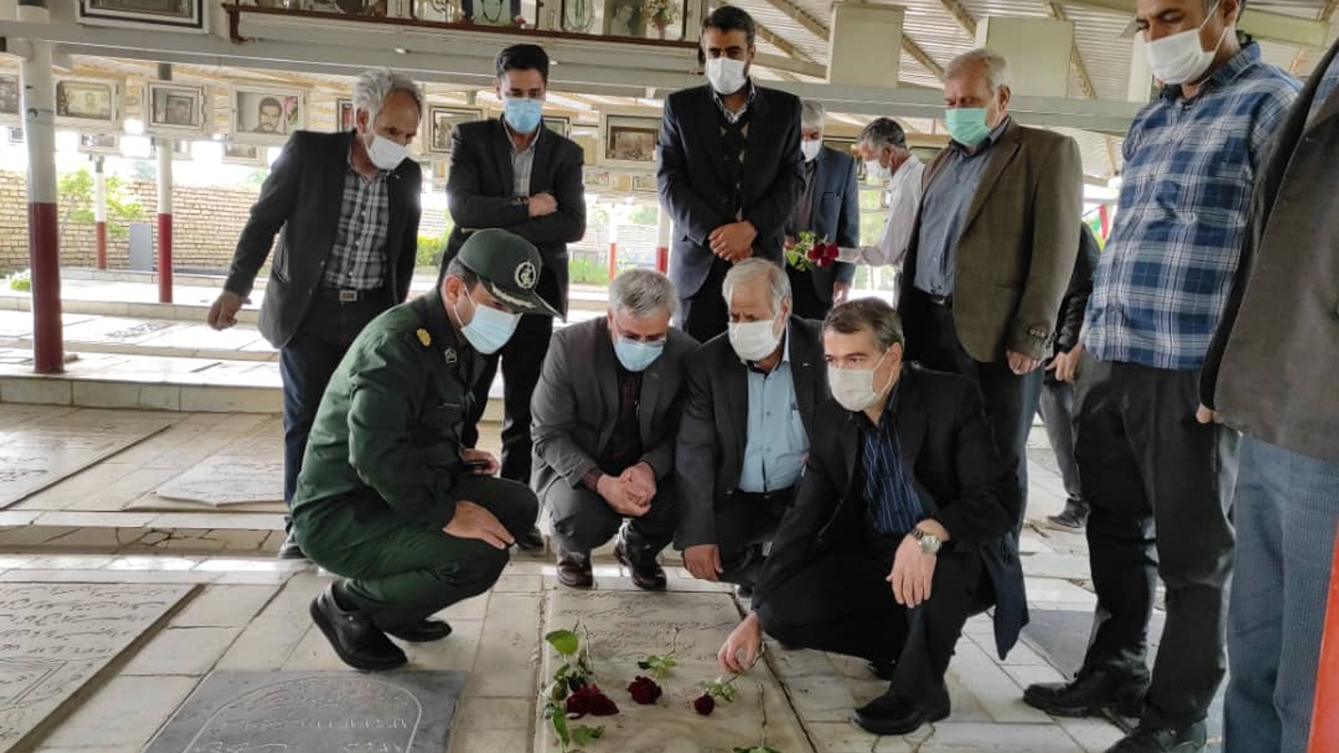 قبور مطهر شهدای  شهرستان خمین گلباران شد