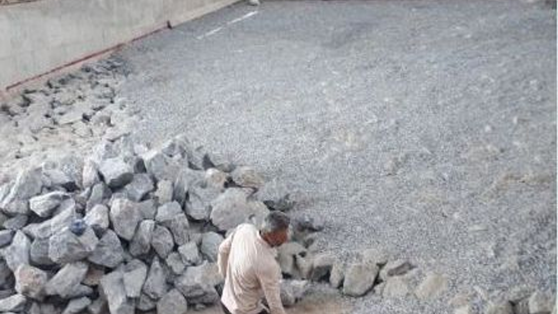 بازدید فرماندار از طرح تکمیل استخر شنای دانش آموزی