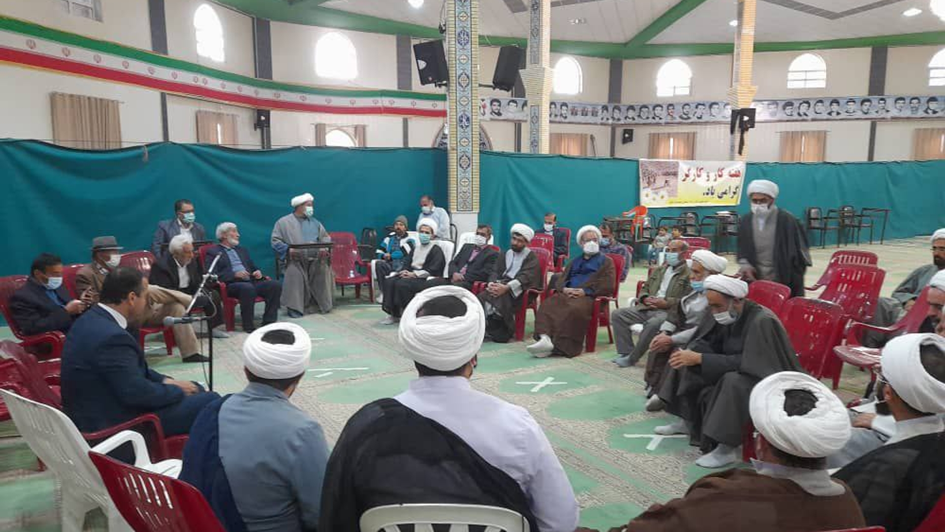 نشست صمیمی :