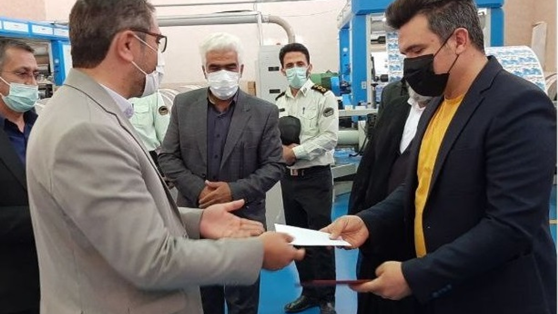 بازدید از واحد‌های صنعتی و تولیدی شهرستان به مناسبت هفته کار و کارگر