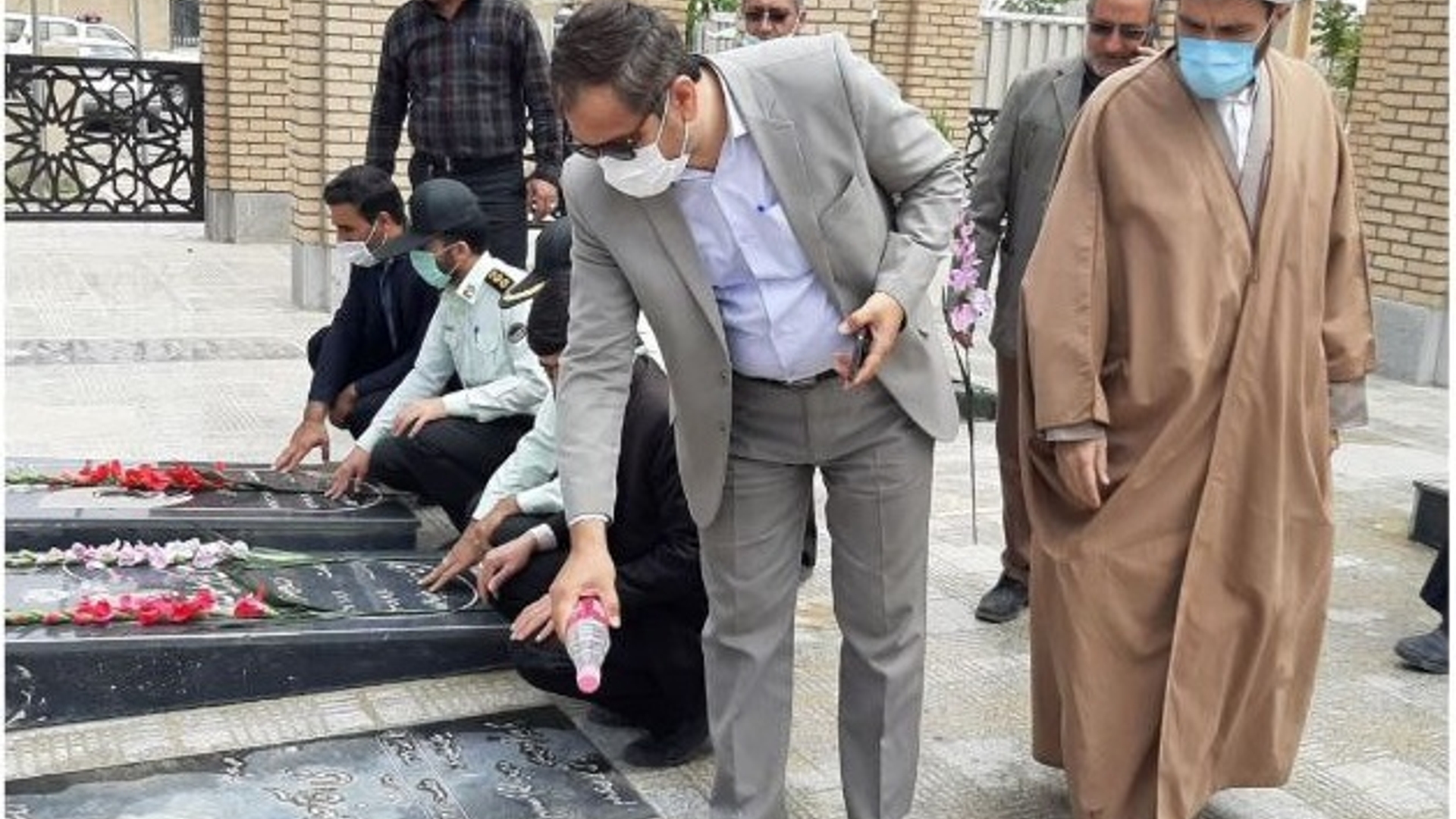 غبار روبی و گل افشانی گلزار مطهر شهداء و دیدار با امام جمعه محترم میلاجرد به مناسبت هفته کار و کارگر