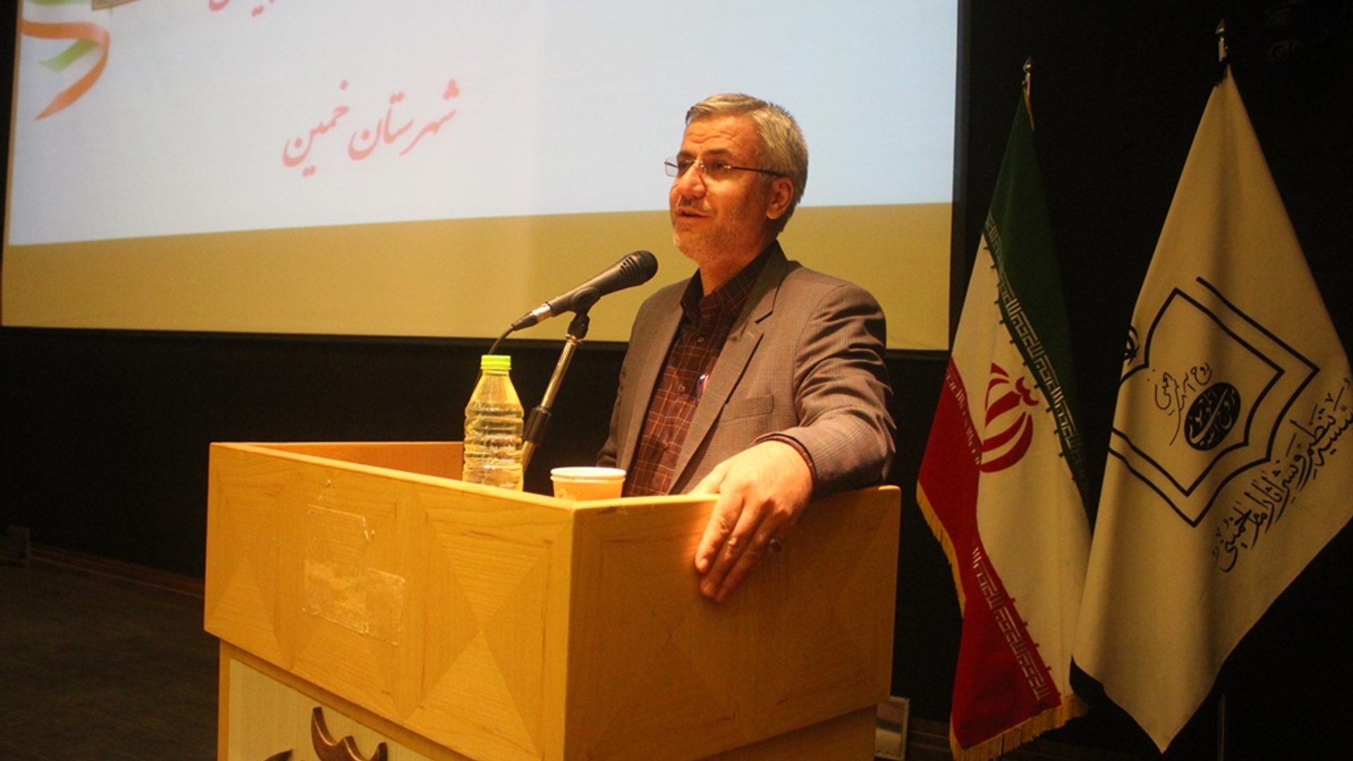 همایش شوراهای اسلامی و دهیاران شهرستان خمین برگزار شد