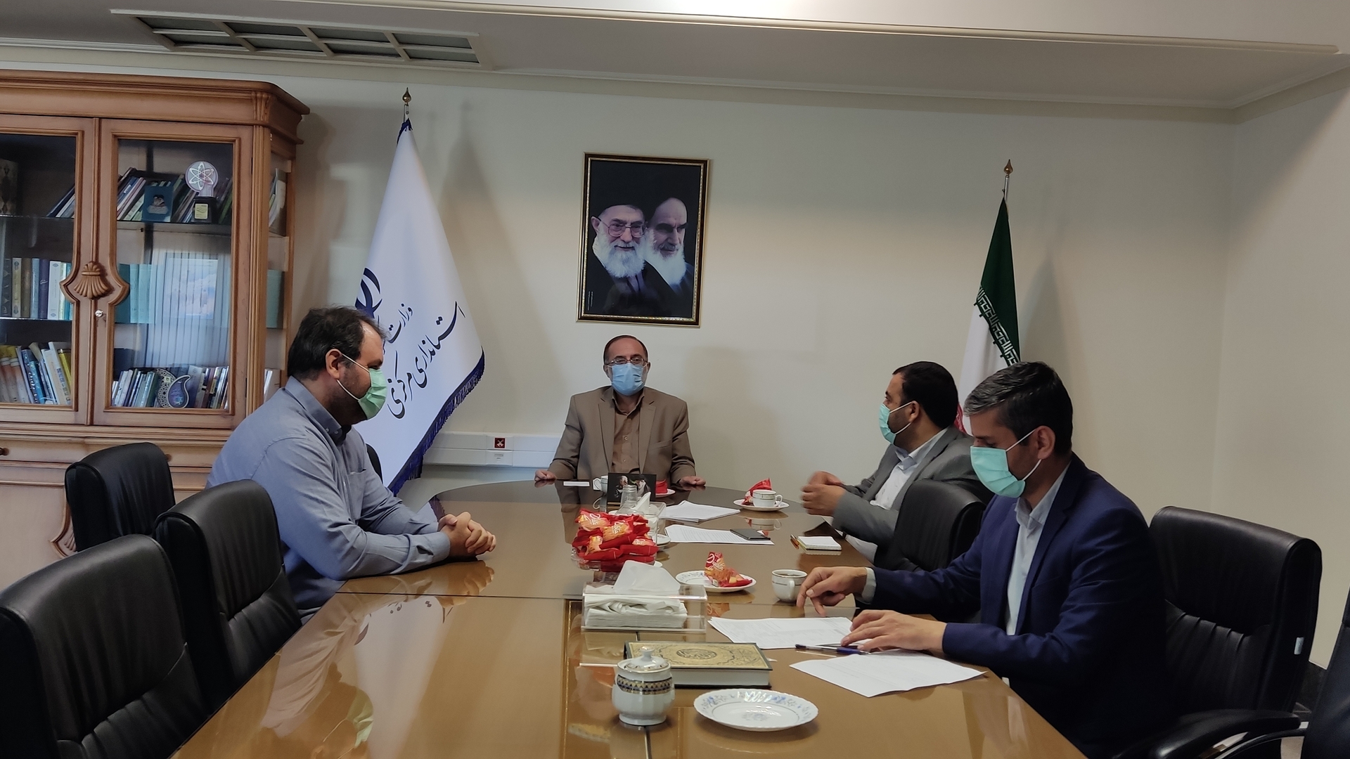 جلسه بررسی احکام کارگزینی کارکنان استانداری و واحد‌های تابعه