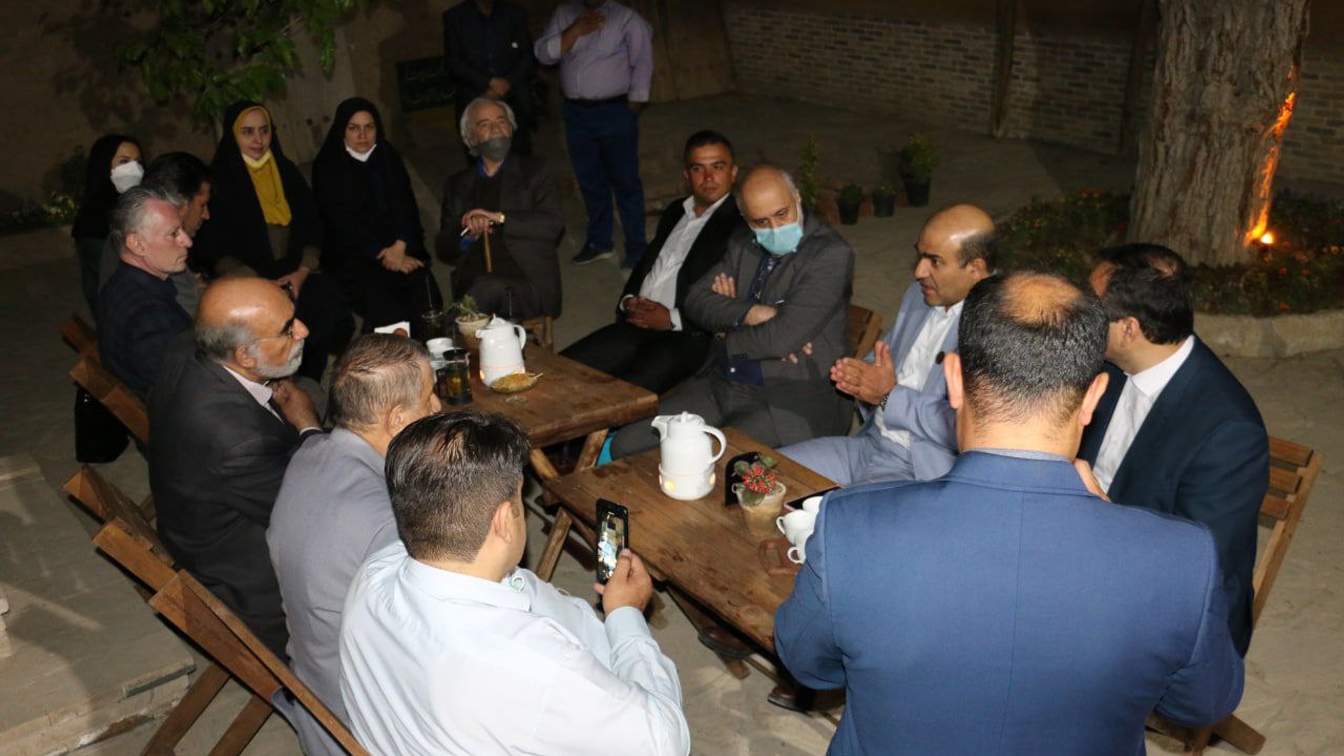 محفل فرهنگی و ادبی در عمارت حکیم نظامی