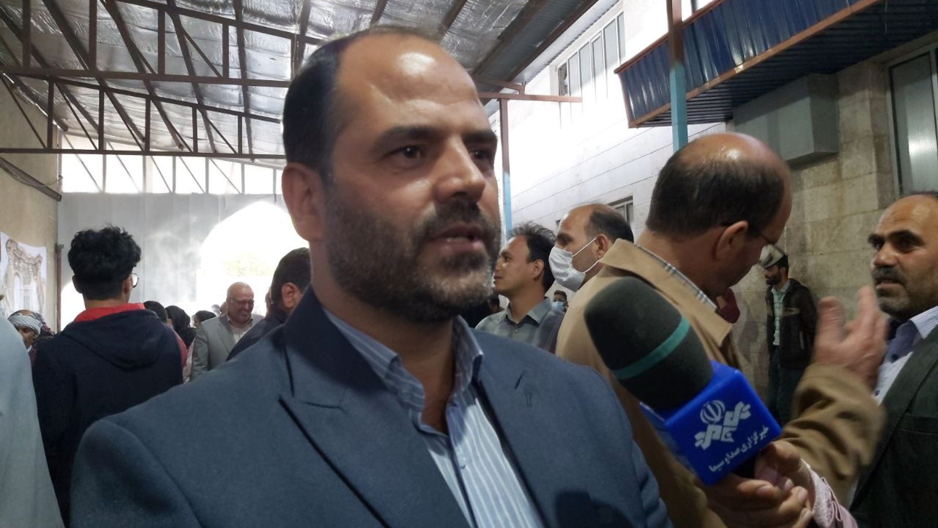 علی اکبر فراهانی سرپرست فرمانداری آشتیان در هفتمین جشنواره ملی آیین سنتی پخت سمنو:
سمنو بیانگر همدلی و امید مردمی است که با توسل به حضرت فاطمه زهرا (س) در این آیین سنتی شرکت می کنند.