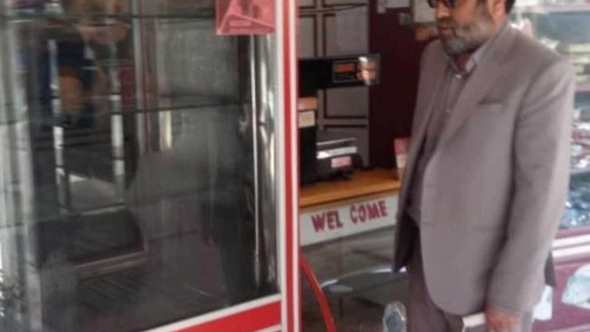 بازدید فرمانداراز برخی واحدهای صنفی وعرضه کنندگان مواد پروتئینی شهرستان خنداب