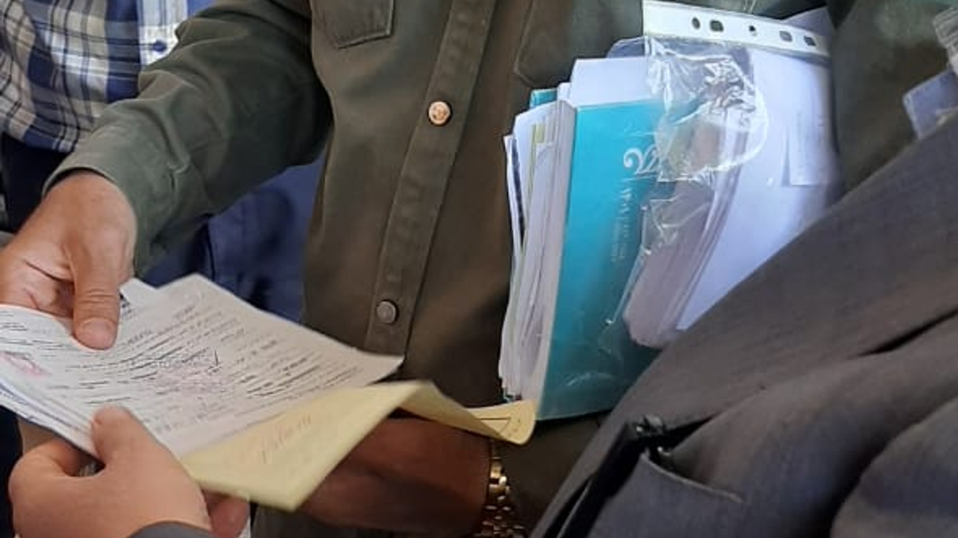 در بازدید معاون هماهنگی امور اقتصادی استانداری، مدیران و بازرسان صمت انبار احتکار روغن در اراک پلمپ شد